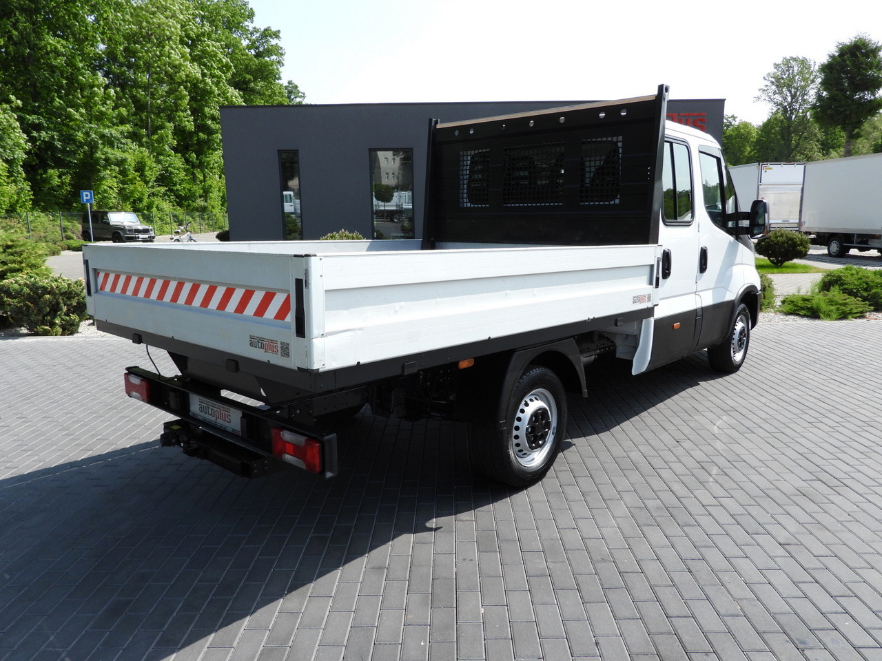 IVECO DAILY 35S12 STAKE BODY DOUBLE CABIN DOKA 7 SEATS AIR CONDITIONING 120HP - Carrinha de caixa aberta: foto 3 IVECO DAILY 35S12 STAKE BODY DOUBLE CABIN DOKA 7 SEATS AIR CONDITIONING 120HP - Carrinha de caixa aberta: foto 3