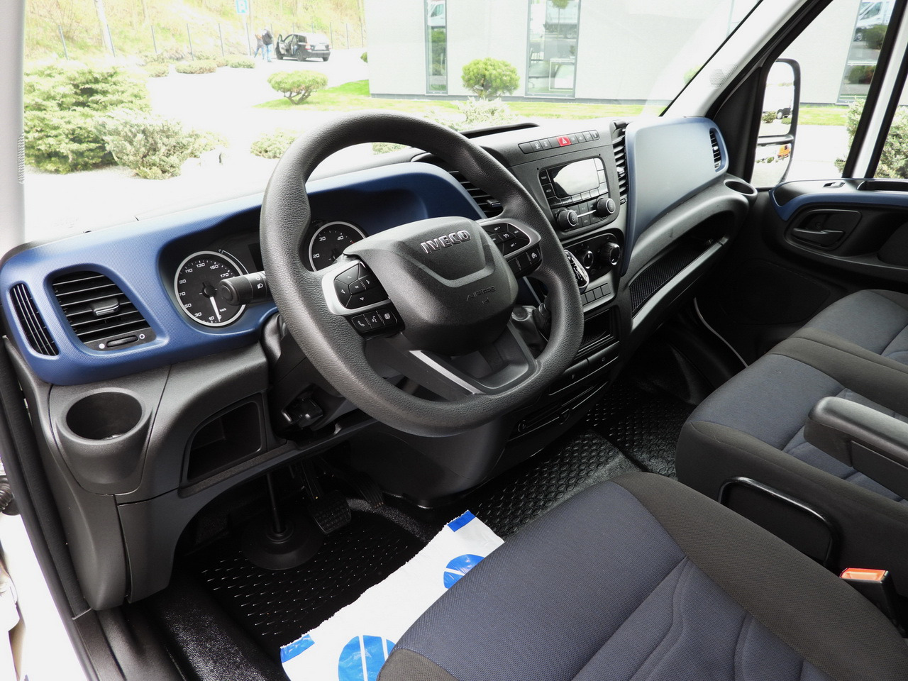 IVECO DAILY 35S14 REFRIGERATOR VAN 0*C POWER SUPPLY 230V CRUISE CONTROL AUTOMATIC TRANSMISSION HI-MATIC AIR CONDITIONING 140HP - Carrinha frigorífica: foto 2 IVECO DAILY 35S14 REFRIGERATOR VAN 0*C POWER SUPPLY 230V CRUISE CONTROL AUTOMATIC TRANSMISSION HI-MATIC AIR CONDITIONING 140HP - Carrinha frigorífica: foto 2