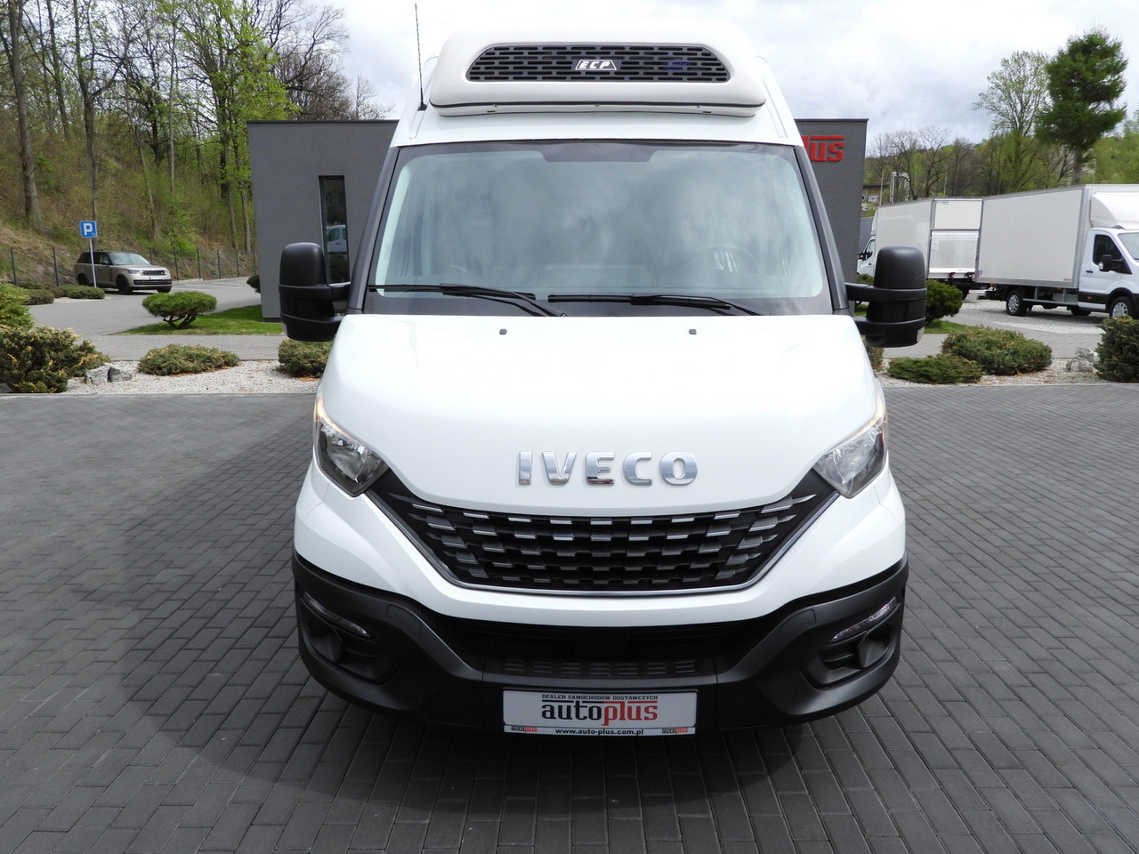 IVECO DAILY 35S14 REFRIGERATOR VAN 0*C POWER SUPPLY 230V CRUISE CONTROL AUTOMATIC TRANSMISSION HI-MATIC AIR CONDITIONING 140HP - Carrinha frigorífica: foto 5 IVECO DAILY 35S14 REFRIGERATOR VAN 0*C POWER SUPPLY 230V CRUISE CONTROL AUTOMATIC TRANSMISSION HI-MATIC AIR CONDITIONING 140HP - Carrinha frigorífica: foto 5