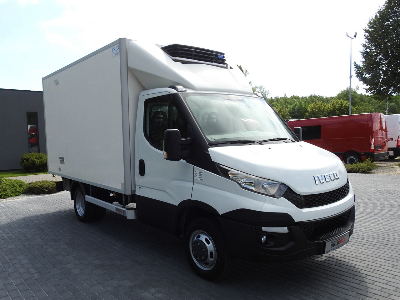 IVECO DAILY 35S15 REGRIGERATOR BOX -12*C 8 PALLETS CRUISE CONTROL TWIN WHEELS AIR CONDITIONING 150HP - Carrinha frigorífica: foto 4 IVECO DAILY 35S15 REGRIGERATOR BOX -12*C 8 PALLETS CRUISE CONTROL TWIN WHEELS AIR CONDITIONING 150HP - Carrinha frigorífica: foto 4
