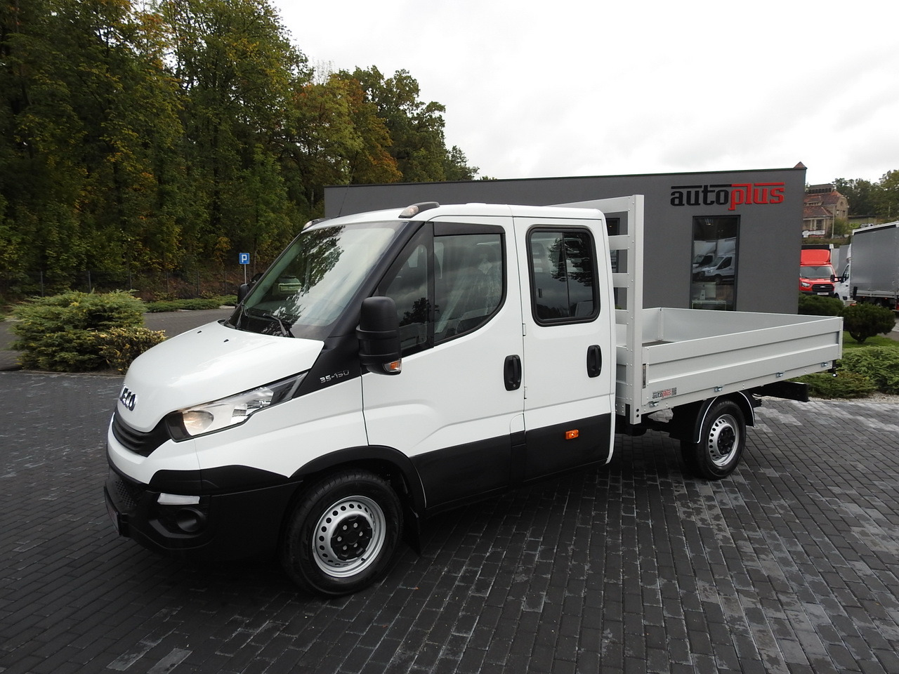 Carrinha cabine dupla IVECO DAILY 35S15 STAKE BODY DOUBLE CABIN DOKA 7 SEATS AIR CONDITIONING 150HP: foto 18 Carrinha cabine dupla IVECO DAILY 35S15 STAKE BODY DOUBLE CABIN DOKA 7 SEATS AIR CONDITIONING 150HP: foto 18