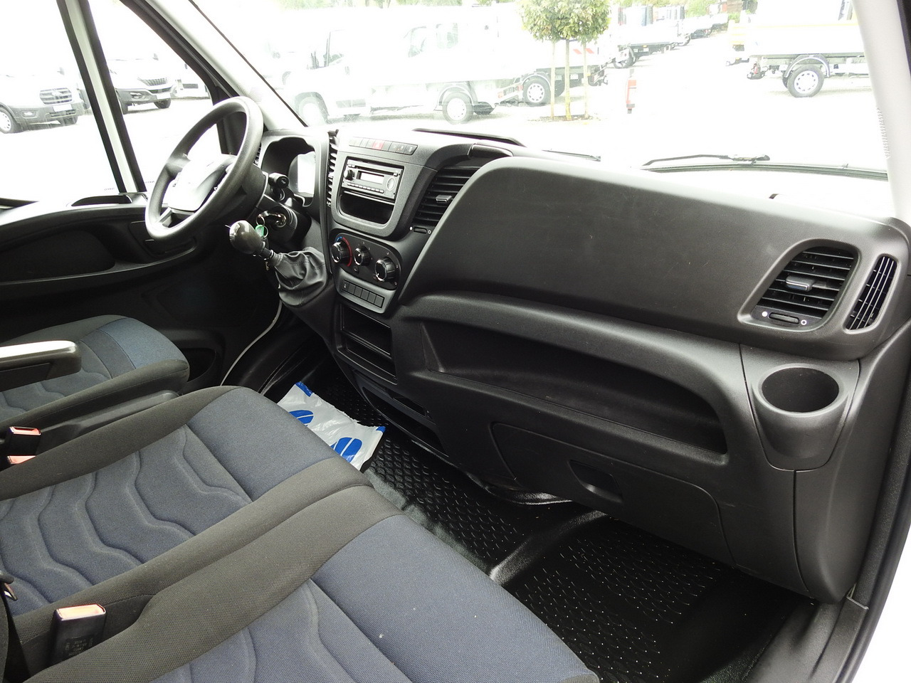 Carrinha cabine dupla IVECO DAILY 35S15 STAKE BODY DOUBLE CABIN DOKA 7 SEATS AIR CONDITIONING 150HP: foto 39 Carrinha cabine dupla IVECO DAILY 35S15 STAKE BODY DOUBLE CABIN DOKA 7 SEATS AIR CONDITIONING 150HP: foto 39