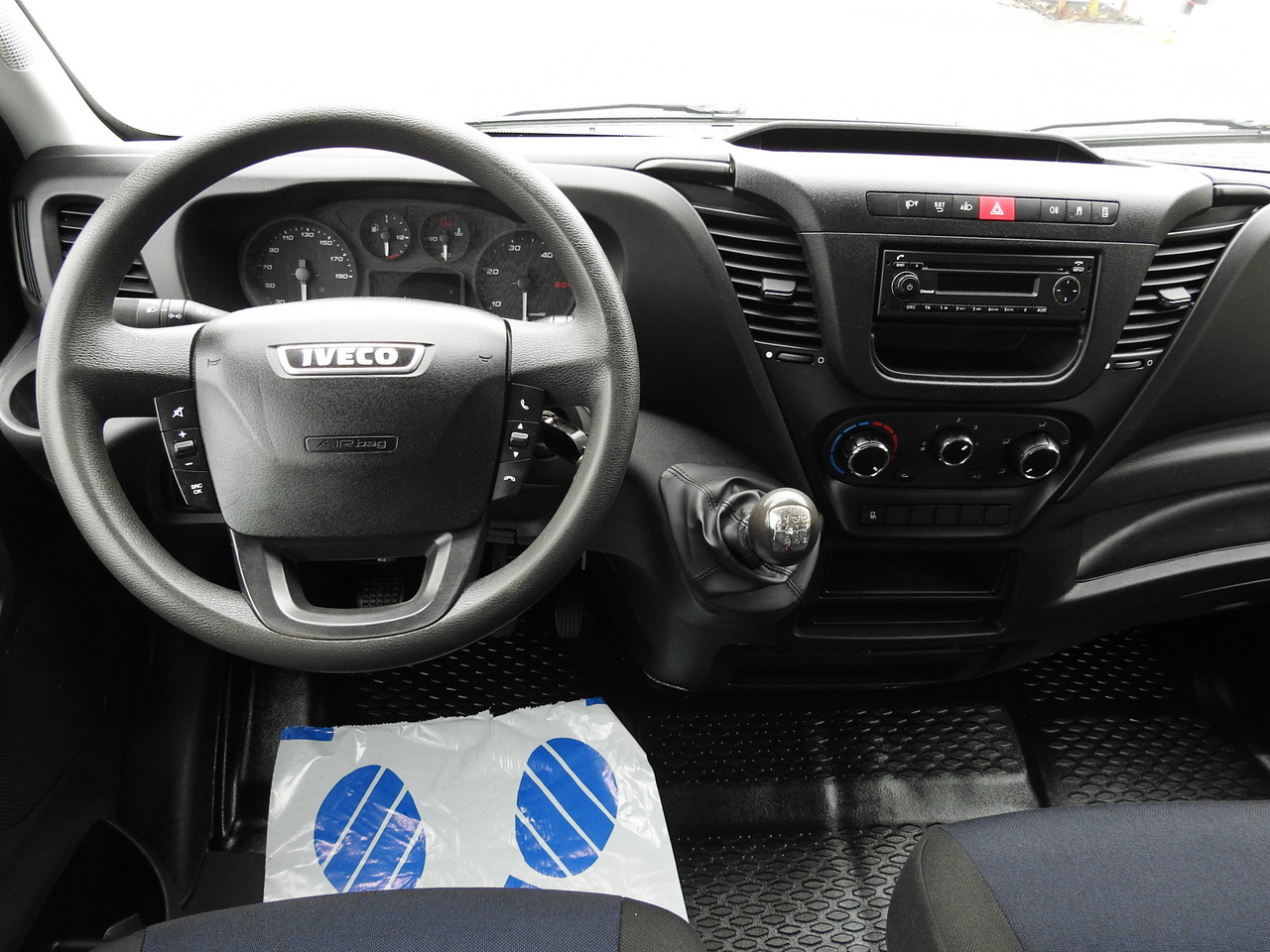 Carrinha cabine dupla IVECO DAILY 35S15 STAKE BODY DOUBLE CABIN DOKA 7 SEATS AIR CONDITIONING 150HP: foto 27 Carrinha cabine dupla IVECO DAILY 35S15 STAKE BODY DOUBLE CABIN DOKA 7 SEATS AIR CONDITIONING 150HP: foto 27