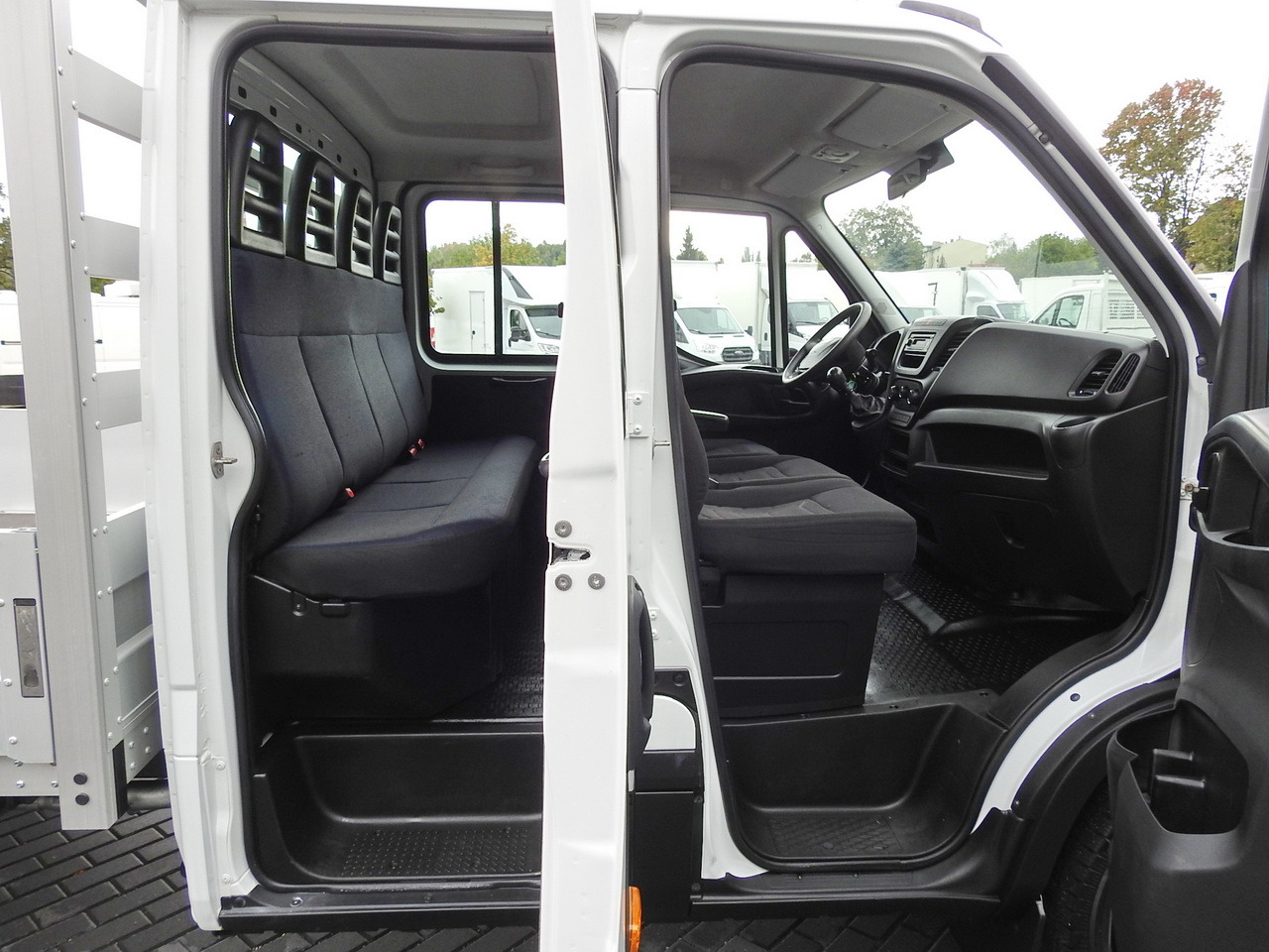 Carrinha cabine dupla IVECO DAILY 35S15 STAKE BODY DOUBLE CABIN DOKA 7 SEATS AIR CONDITIONING 150HP: foto 40 Carrinha cabine dupla IVECO DAILY 35S15 STAKE BODY DOUBLE CABIN DOKA 7 SEATS AIR CONDITIONING 150HP: foto 40
