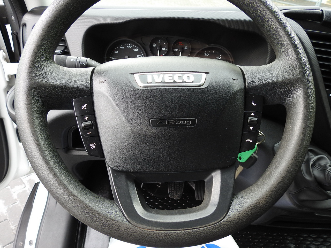 Carrinha cabine dupla IVECO DAILY 35S15 STAKE BODY DOUBLE CABIN DOKA 7 SEATS AIR CONDITIONING 150HP: foto 28 Carrinha cabine dupla IVECO DAILY 35S15 STAKE BODY DOUBLE CABIN DOKA 7 SEATS AIR CONDITIONING 150HP: foto 28