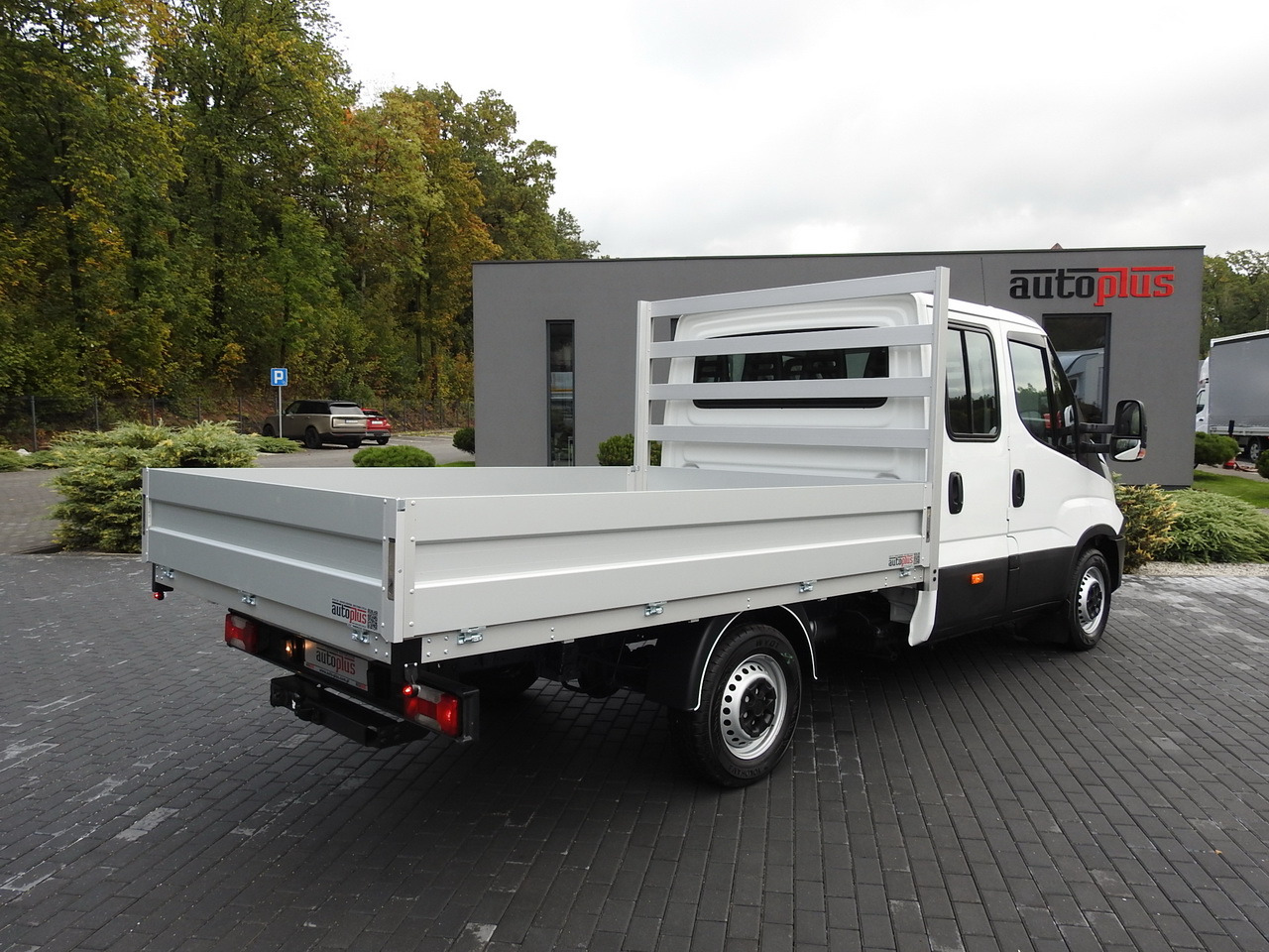IVECO DAILY 35S15 STAKE BODY DOUBLE CABIN DOKA 7 SEATS AIR CONDITIONING 150HP - Carrinha de caixa aberta: foto 3 IVECO DAILY 35S15 STAKE BODY DOUBLE CABIN DOKA 7 SEATS AIR CONDITIONING 150HP - Carrinha de caixa aberta: foto 3