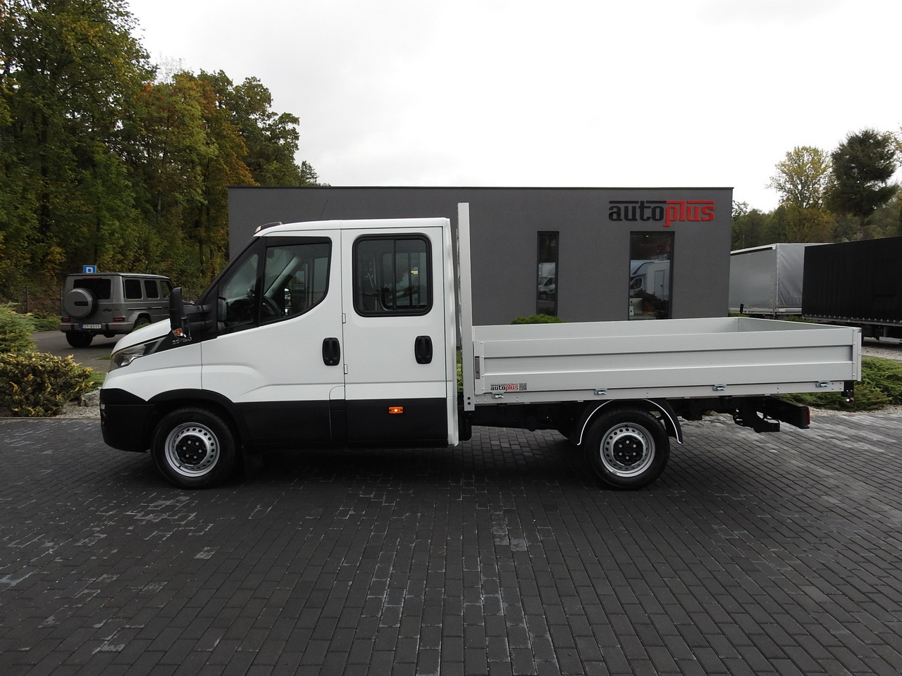 Carrinha cabine dupla IVECO DAILY 35S15 STAKE BODY DOUBLE CABIN DOKA 7 SEATS AIR CONDITIONING 150HP: foto 8 Carrinha cabine dupla IVECO DAILY 35S15 STAKE BODY DOUBLE CABIN DOKA 7 SEATS AIR CONDITIONING 150HP: foto 8