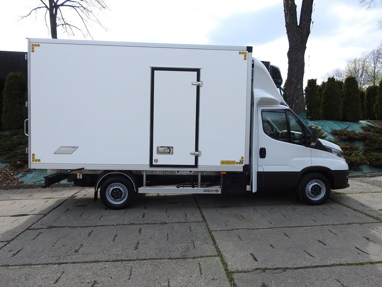 Carrinha frigorífica novo IVECO DAILY 35S16 NEW REGRIGERATOR BOX -10*C 8 PALLETS HEATING FUNCTION POWER SUPPLY 230V CRUISE CONTROL AIR CONDITIONING 160HP: foto 7 Carrinha frigorífica novo IVECO DAILY 35S16 NEW REGRIGERATOR BOX -10*C 8 PALLETS HEATING FUNCTION POWER SUPPLY 230V CRUISE CONTROL AIR CONDITIONING 160HP: foto 7