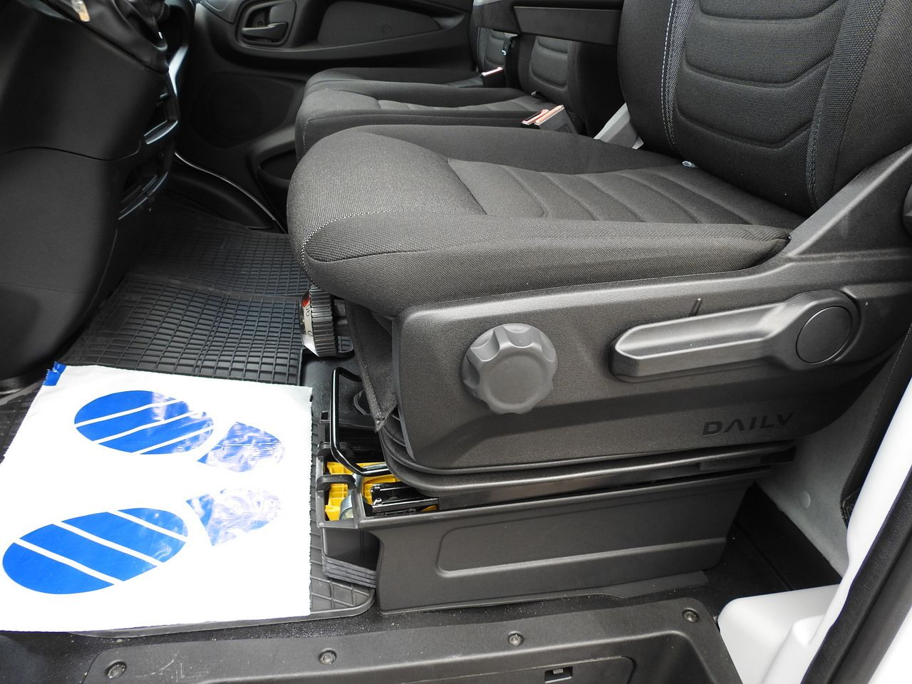 Carrinha frigorífica novo IVECO DAILY 35S16 NEW REGRIGERATOR BOX -10*C 8 PALLETS HEATING FUNCTION POWER SUPPLY 230V CRUISE CONTROL AIR CONDITIONING 160HP: foto 33 Carrinha frigorífica novo IVECO DAILY 35S16 NEW REGRIGERATOR BOX -10*C 8 PALLETS HEATING FUNCTION POWER SUPPLY 230V CRUISE CONTROL AIR CONDITIONING 160HP: foto 33