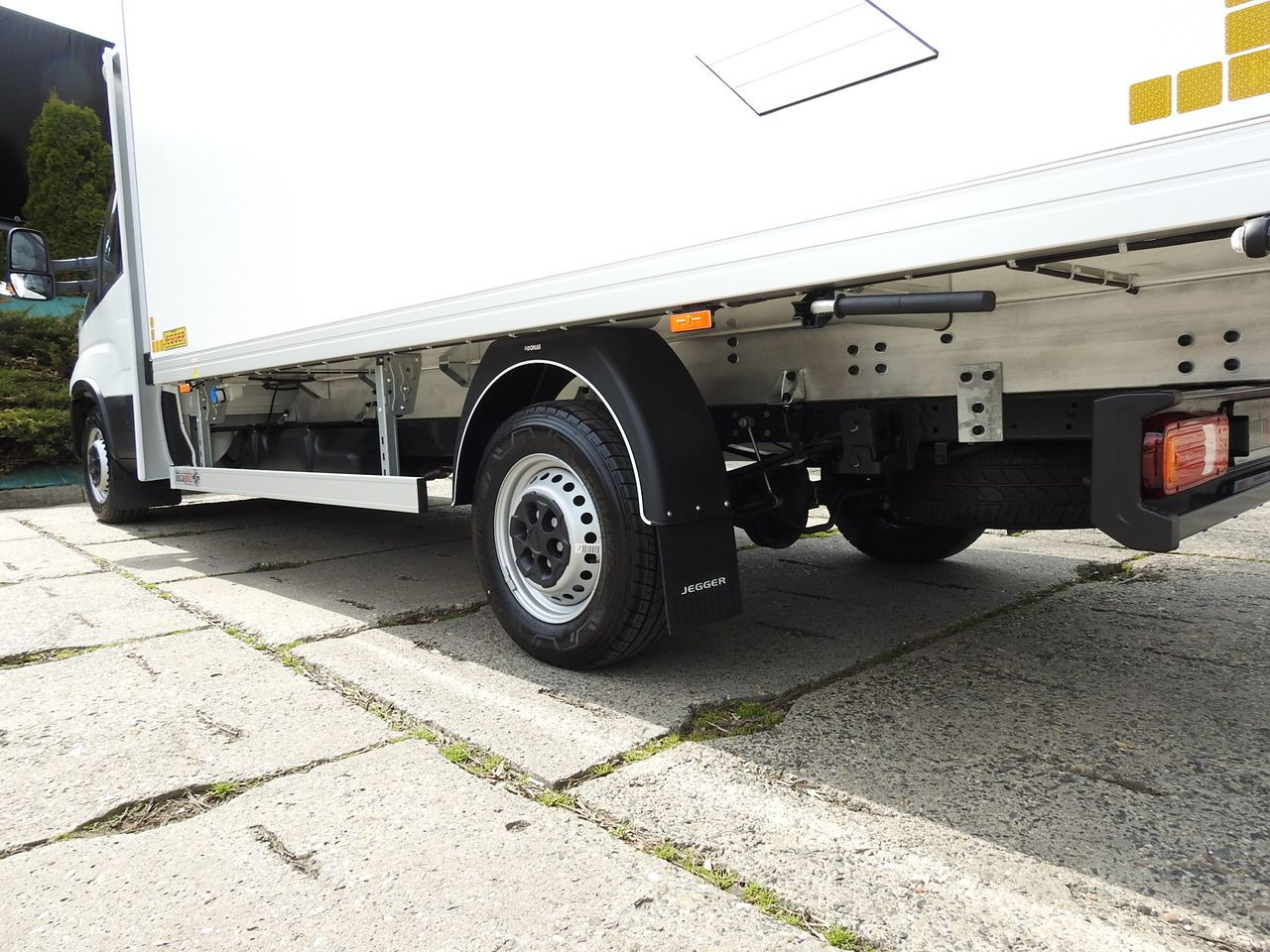 Carrinha frigorífica novo IVECO DAILY 35S16 NEW REGRIGERATOR BOX -10*C 8 PALLETS HEATING FUNCTION POWER SUPPLY 230V CRUISE CONTROL AIR CONDITIONING 160HP: foto 17 Carrinha frigorífica novo IVECO DAILY 35S16 NEW REGRIGERATOR BOX -10*C 8 PALLETS HEATING FUNCTION POWER SUPPLY 230V CRUISE CONTROL AIR CONDITIONING 160HP: foto 17