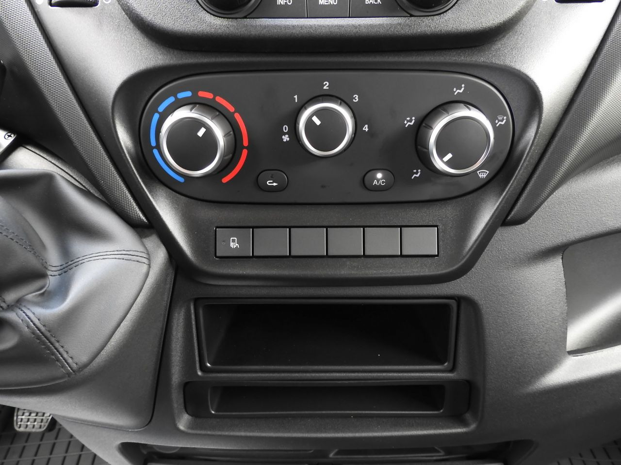 Carrinha frigorífica novo IVECO DAILY 35S16 NEW REGRIGERATOR BOX -10*C 8 PALLETS HEATING FUNCTION POWER SUPPLY 230V CRUISE CONTROL AIR CONDITIONING 160HP: foto 41 Carrinha frigorífica novo IVECO DAILY 35S16 NEW REGRIGERATOR BOX -10*C 8 PALLETS HEATING FUNCTION POWER SUPPLY 230V CRUISE CONTROL AIR CONDITIONING 160HP: foto 41