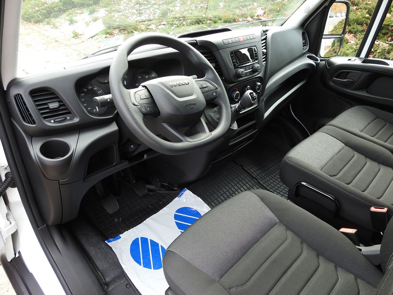 IVECO DAILY 35S16 NEW TARPAULIN LIFT 8 PALLETS CRUISE CONTROL AIR CONDITIONING 160HP - Carrinha de lona: foto 2 IVECO DAILY 35S16 NEW TARPAULIN LIFT 8 PALLETS CRUISE CONTROL AIR CONDITIONING 160HP - Carrinha de lona: foto 2