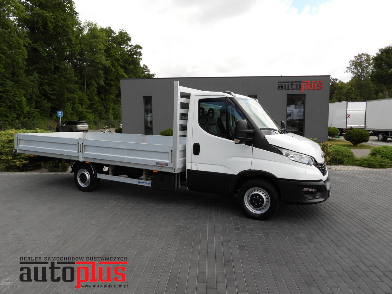 IVECO DAILY 35S16 STAKE BODY 10 PALLETS CRUISE CONTROL AIR CONDITIONING 160HP - Carrinha de caixa aberta: foto 1 IVECO DAILY 35S16 STAKE BODY 10 PALLETS CRUISE CONTROL AIR CONDITIONING 160HP - Carrinha de caixa aberta: foto 1