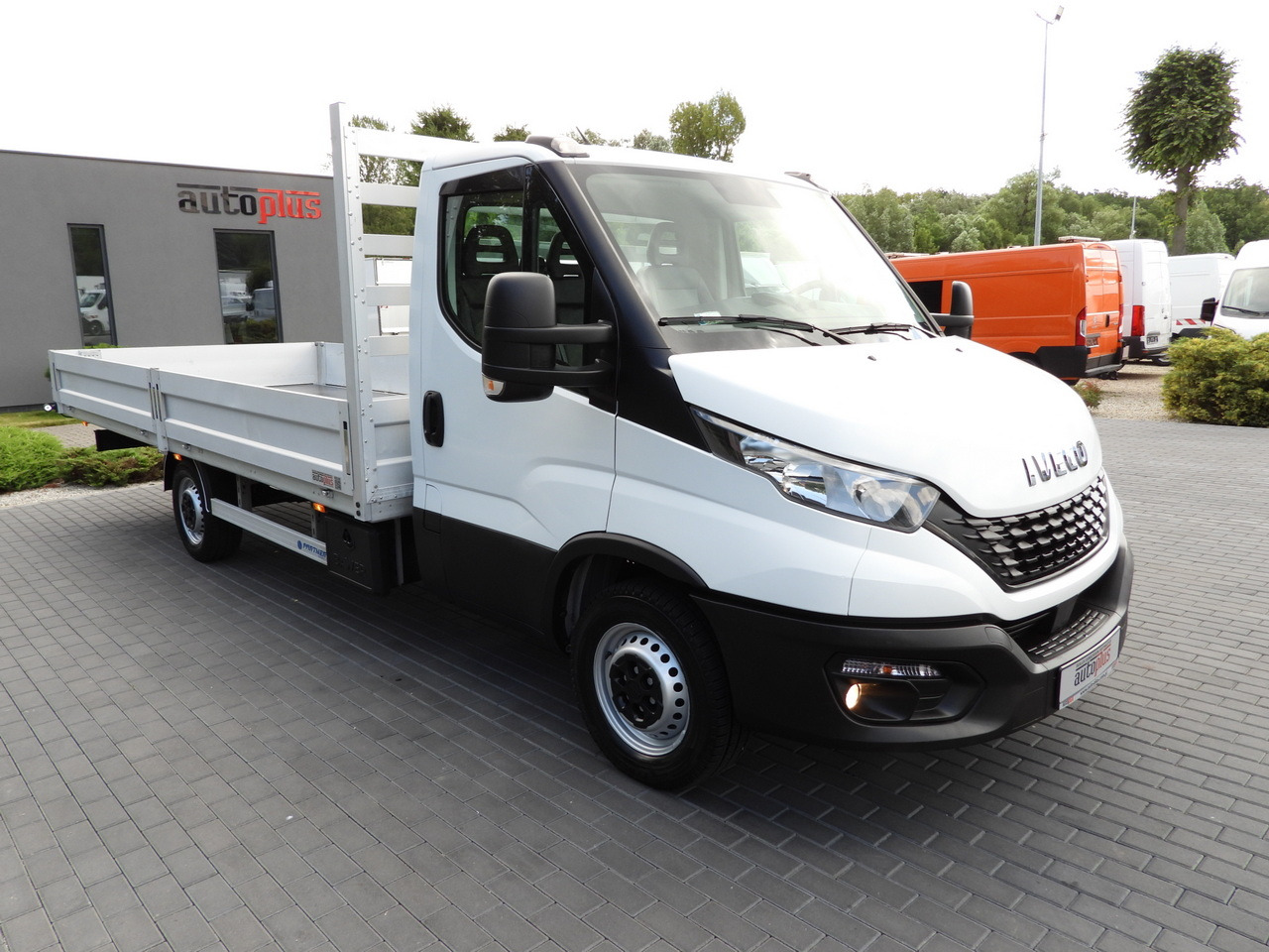 IVECO DAILY 35S16 STAKE BODY 10 PALLETS CRUISE CONTROL AIR CONDITIONING 160HP - Carrinha de caixa aberta: foto 4 IVECO DAILY 35S16 STAKE BODY 10 PALLETS CRUISE CONTROL AIR CONDITIONING 160HP - Carrinha de caixa aberta: foto 4