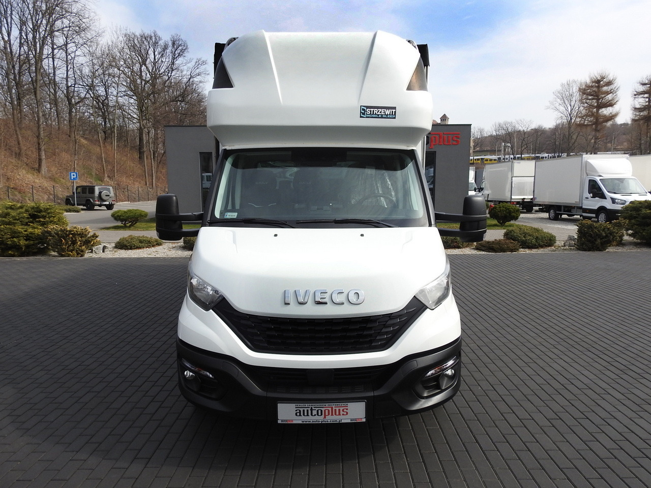 IVECO DAILY 35S18 TARPAULIN 10 PALLETS WEBASTO CRUISE CONTROL AIR CONDITIONING 180HP - Carrinha de lona: foto 5 IVECO DAILY 35S18 TARPAULIN 10 PALLETS WEBASTO CRUISE CONTROL AIR CONDITIONING 180HP - Carrinha de lona: foto 5