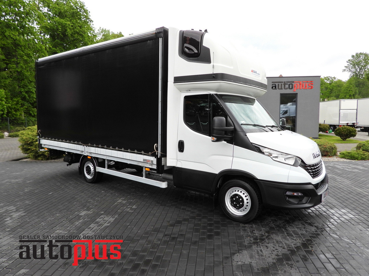 IVECO DAILY 35S18 TARPAULIN 10 PALLETS WEBASTO CRUISE CONTROL AIR CONDITIONING 180HP - Carrinha de lona: foto 1 IVECO DAILY 35S18 TARPAULIN 10 PALLETS WEBASTO CRUISE CONTROL AIR CONDITIONING 180HP - Carrinha de lona: foto 1
