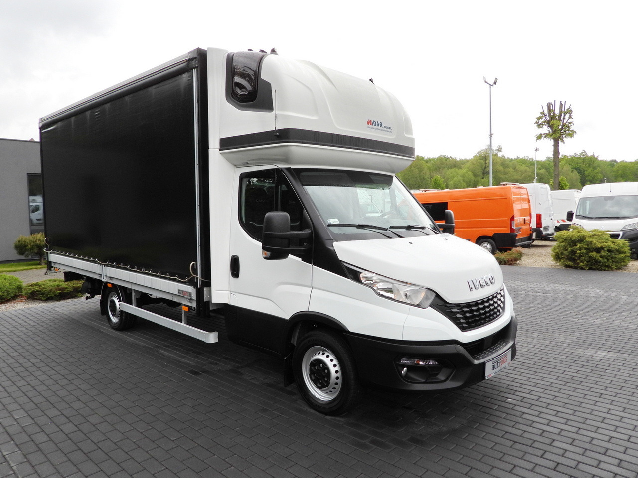 IVECO DAILY 35S18 TARPAULIN 10 PALLETS WEBASTO CRUISE CONTROL AIR CONDITIONING 180HP - Carrinha de lona: foto 4 IVECO DAILY 35S18 TARPAULIN 10 PALLETS WEBASTO CRUISE CONTROL AIR CONDITIONING 180HP - Carrinha de lona: foto 4