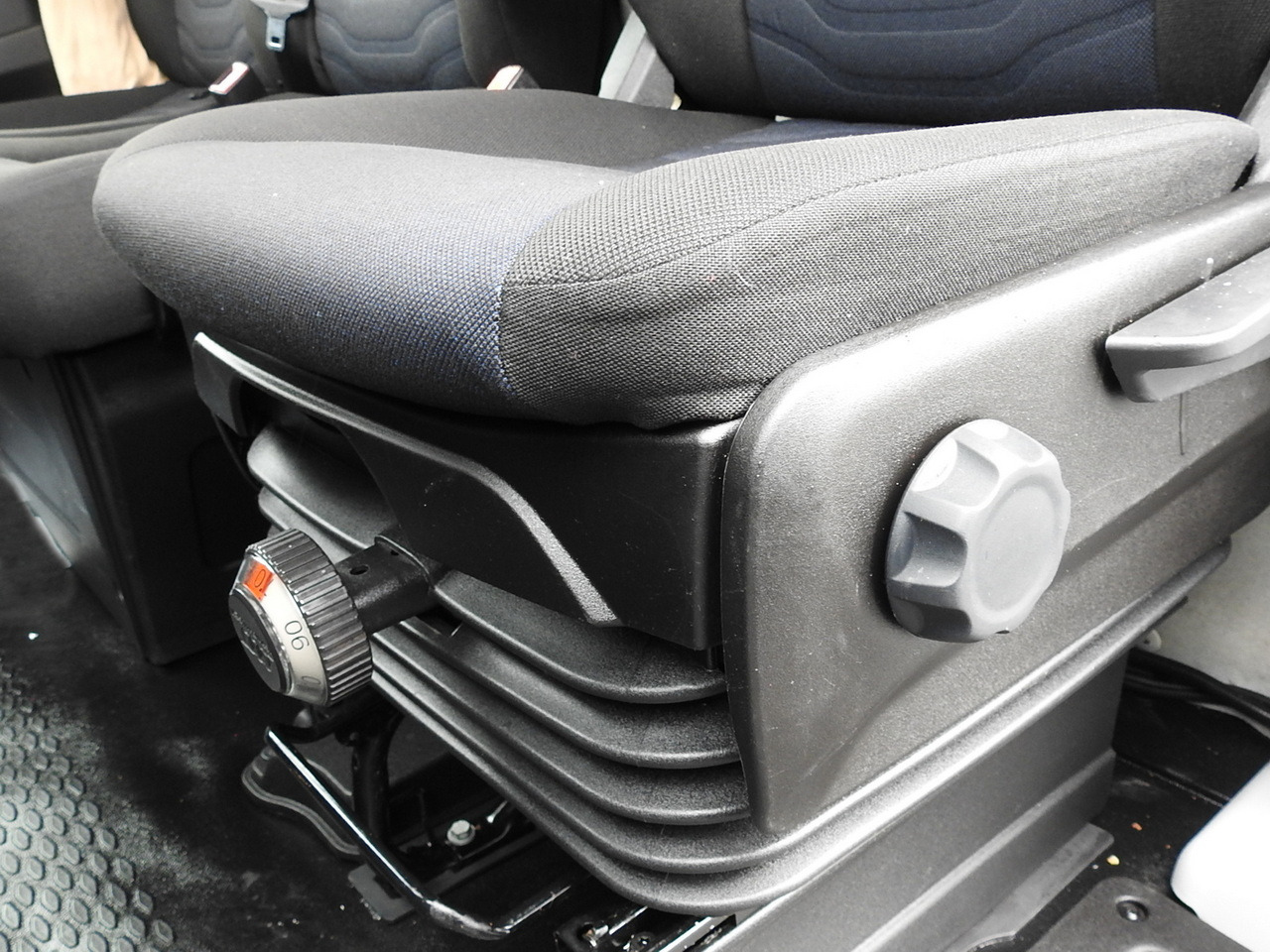 Carrinha de lona IVECO DAILY  35S18 TARPAULIN 10 PALLETS WEBASTO CRUISE CONTROL AIR CONDITIONING  180HP: foto 30