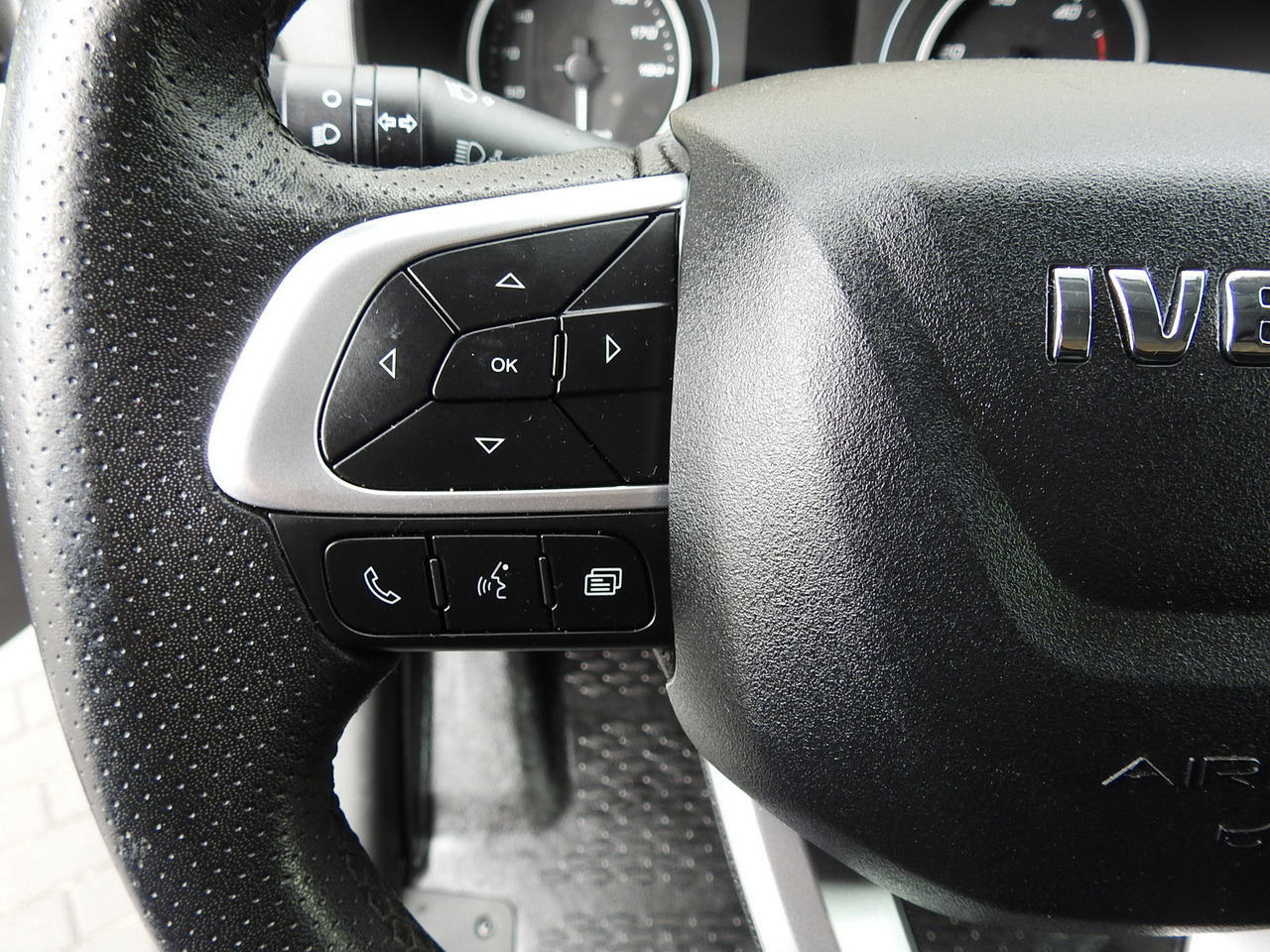 Carrinha de lona IVECO DAILY  35S18 TARPAULIN 10 PALLETS WEBASTO CRUISE CONTROL AIR CONDITIONING  180HP: foto 33