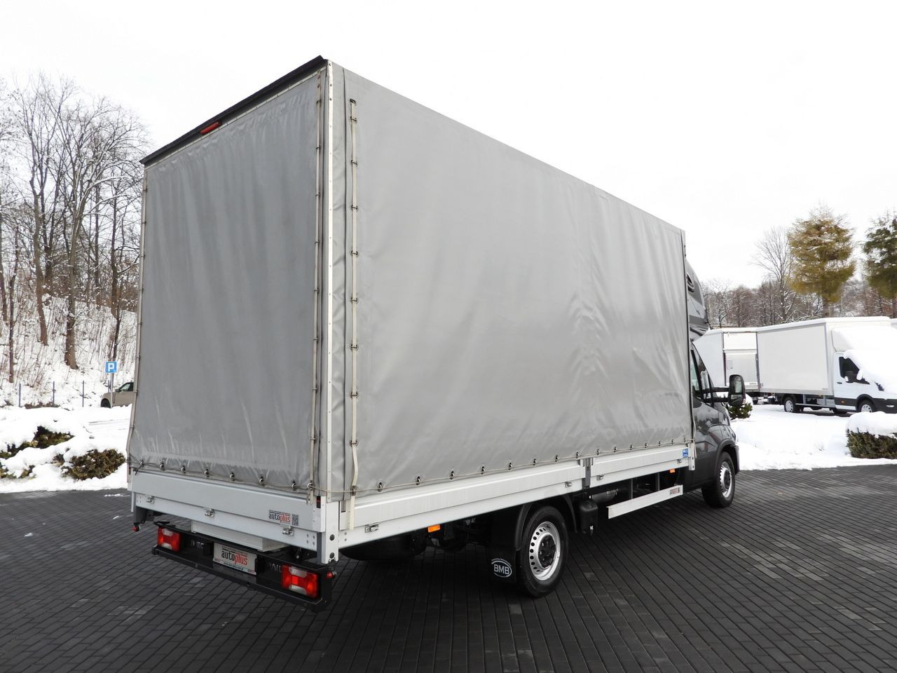 IVECO DAILY 35S18 TARPAULIN 10 PALLETS WEBASTO CRUISE CONTROL LED LIGHTS PNEUMATICS AIR CONDITIONING 180HP - Carrinha de lona: foto 3 IVECO DAILY 35S18 TARPAULIN 10 PALLETS WEBASTO CRUISE CONTROL LED LIGHTS PNEUMATICS AIR CONDITIONING 180HP - Carrinha de lona: foto 3