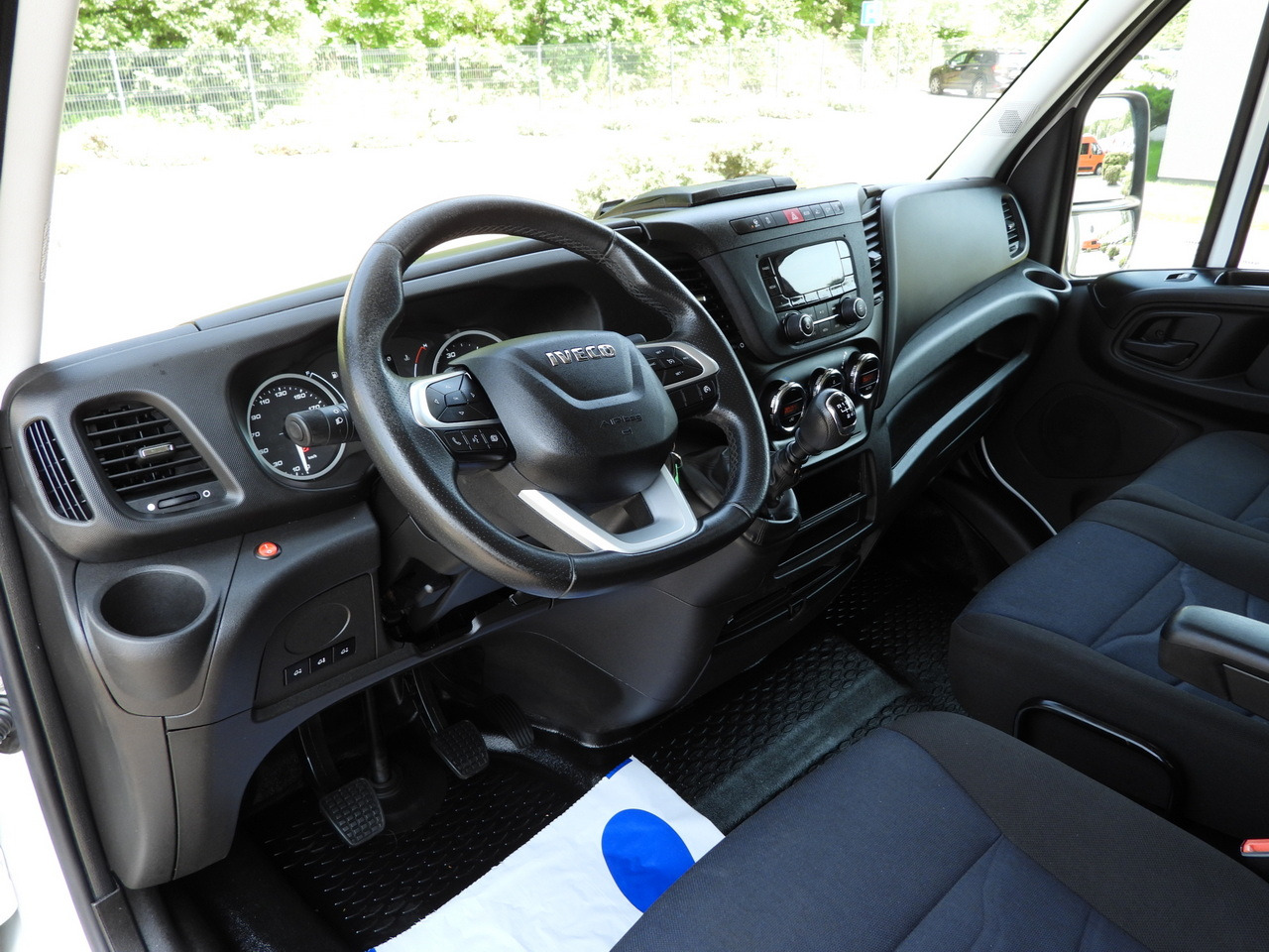 IVECO DAILY 35S18 TARPAULIN 10 PALLETS WEBASTO CRUISE CONTROL LED LIGHTS PNEUMATICS AIR CONDITIONING 180HP - Carrinha de lona: foto 2 IVECO DAILY 35S18 TARPAULIN 10 PALLETS WEBASTO CRUISE CONTROL LED LIGHTS PNEUMATICS AIR CONDITIONING 180HP - Carrinha de lona: foto 2