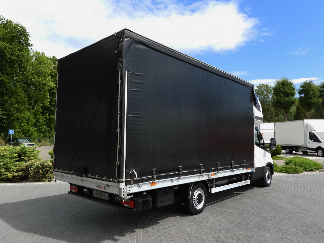 IVECO DAILY 35S18 TARPAULIN 10 PALLETS WEBASTO CRUISE CONTROL LED LIGHTS PNEUMATICS AIR CONDITIONING 180HP - Carrinha de lona: foto 3 IVECO DAILY 35S18 TARPAULIN 10 PALLETS WEBASTO CRUISE CONTROL LED LIGHTS PNEUMATICS AIR CONDITIONING 180HP - Carrinha de lona: foto 3