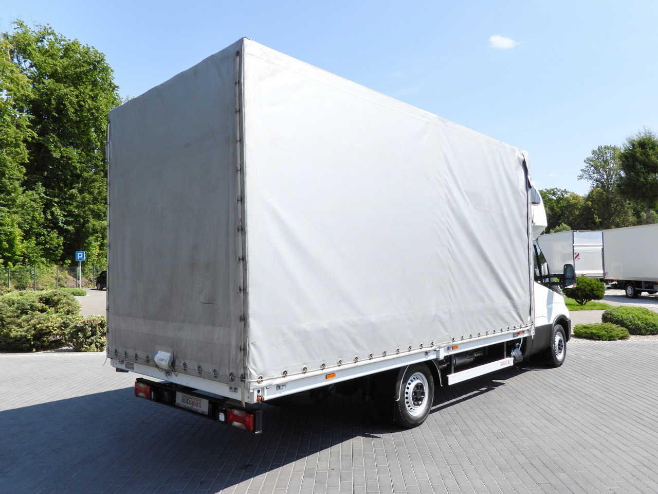 IVECO DAILY 35S18 TARPAULIN 10 PALLETS WEBASTO CRUISE CONTROL LED LIGHTS PNEUMATICS AIR CONDITIONING 180HP - Carrinha de lona: foto 3 IVECO DAILY 35S18 TARPAULIN 10 PALLETS WEBASTO CRUISE CONTROL LED LIGHTS PNEUMATICS AIR CONDITIONING 180HP - Carrinha de lona: foto 3