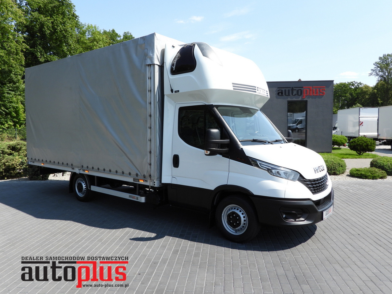 IVECO DAILY 35S18 TARPAULIN 10 PALLETS WEBASTO CRUISE CONTROL LED LIGHTS PNEUMATICS AIR CONDITIONING 180HP - Carrinha de lona: foto 1 IVECO DAILY 35S18 TARPAULIN 10 PALLETS WEBASTO CRUISE CONTROL LED LIGHTS PNEUMATICS AIR CONDITIONING 180HP - Carrinha de lona: foto 1