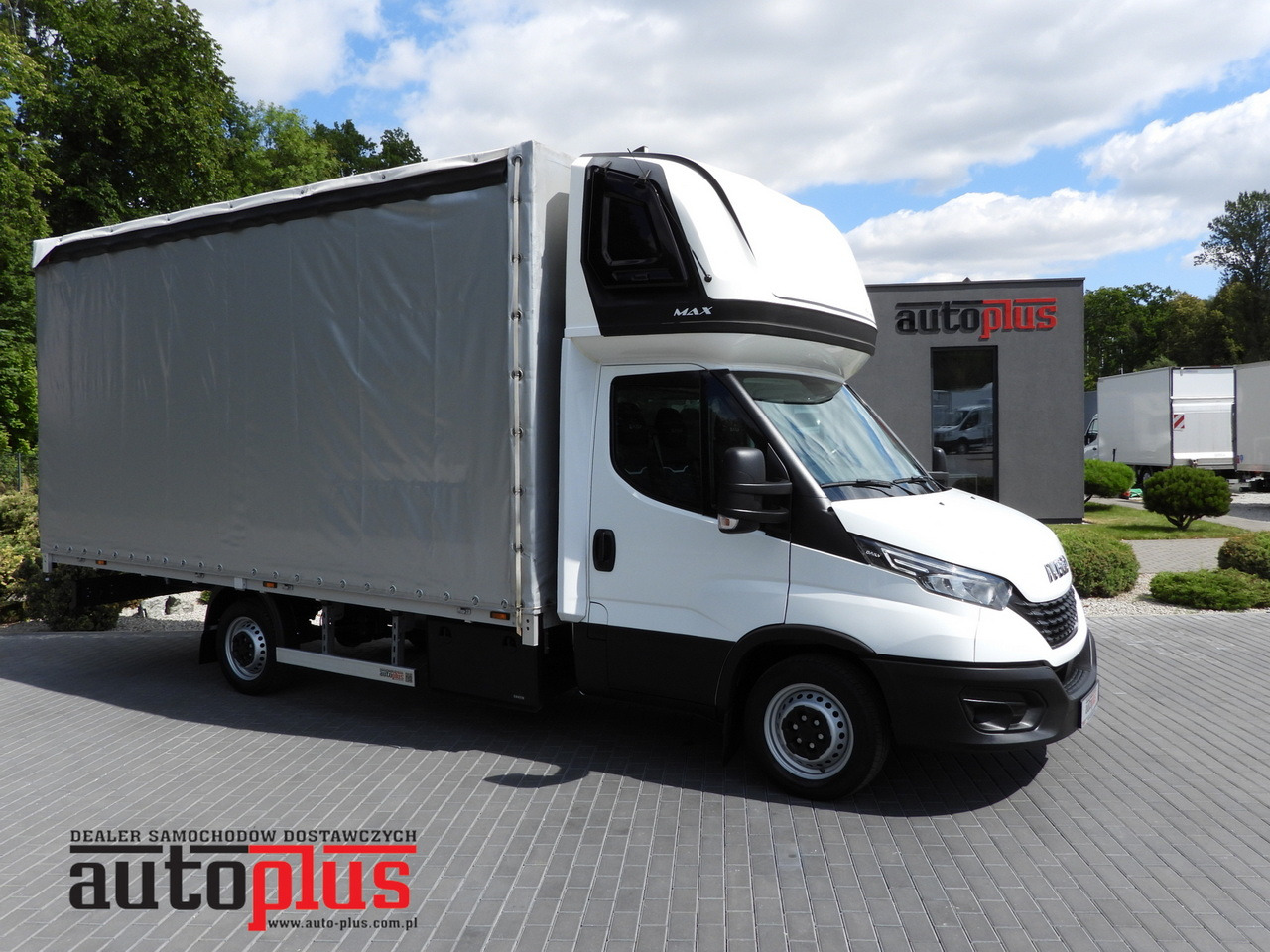 Carrinha de lona IVECO DAILY 35S18 TARPAULIN 10 PALLETS WEBASTO CRUISE CONTROL NAVIGATION LED LIGHTS AIR CONDITIONING 180HP: foto 1