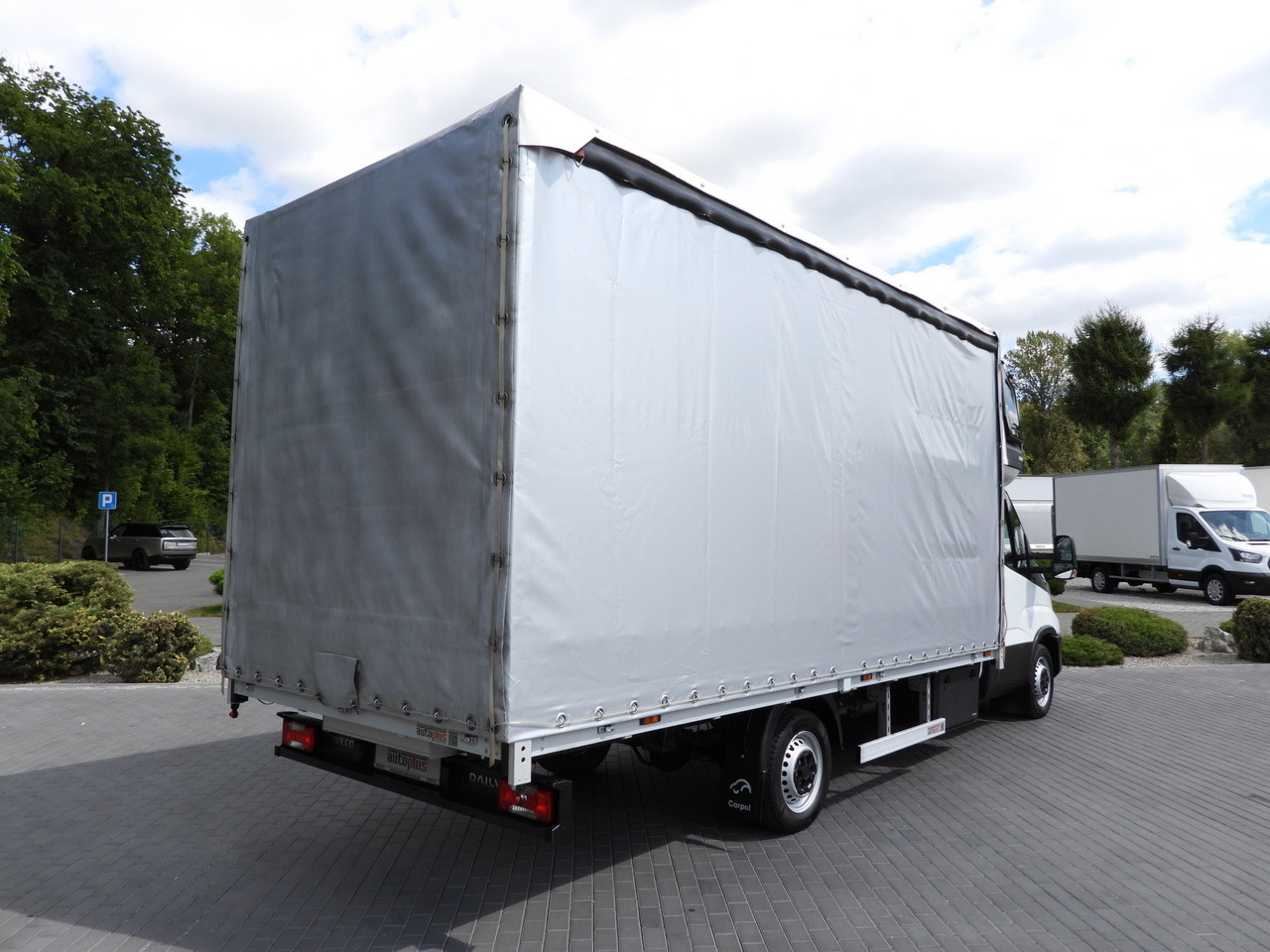 IVECO DAILY 35S18 TARPAULIN 10 PALLETS WEBASTO CRUISE CONTROL NAVIGATION LED LIGHTS AIR CONDITIONING 180HP - Carrinha de lona: foto 3 IVECO DAILY 35S18 TARPAULIN 10 PALLETS WEBASTO CRUISE CONTROL NAVIGATION LED LIGHTS AIR CONDITIONING 180HP - Carrinha de lona: foto 3