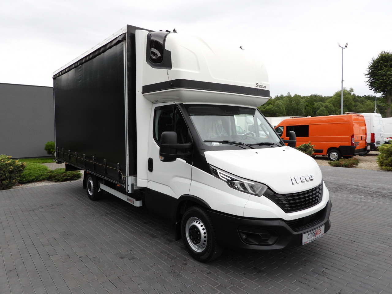 IVECO DAILY 35S18 TARPAULIN 10 PALLETS WEBASTO CRUISE CONTROL NAVIGATION LED LIGHTS AIR CONDITIONING 180HP - Carrinha de lona: foto 4 IVECO DAILY 35S18 TARPAULIN 10 PALLETS WEBASTO CRUISE CONTROL NAVIGATION LED LIGHTS AIR CONDITIONING 180HP - Carrinha de lona: foto 4