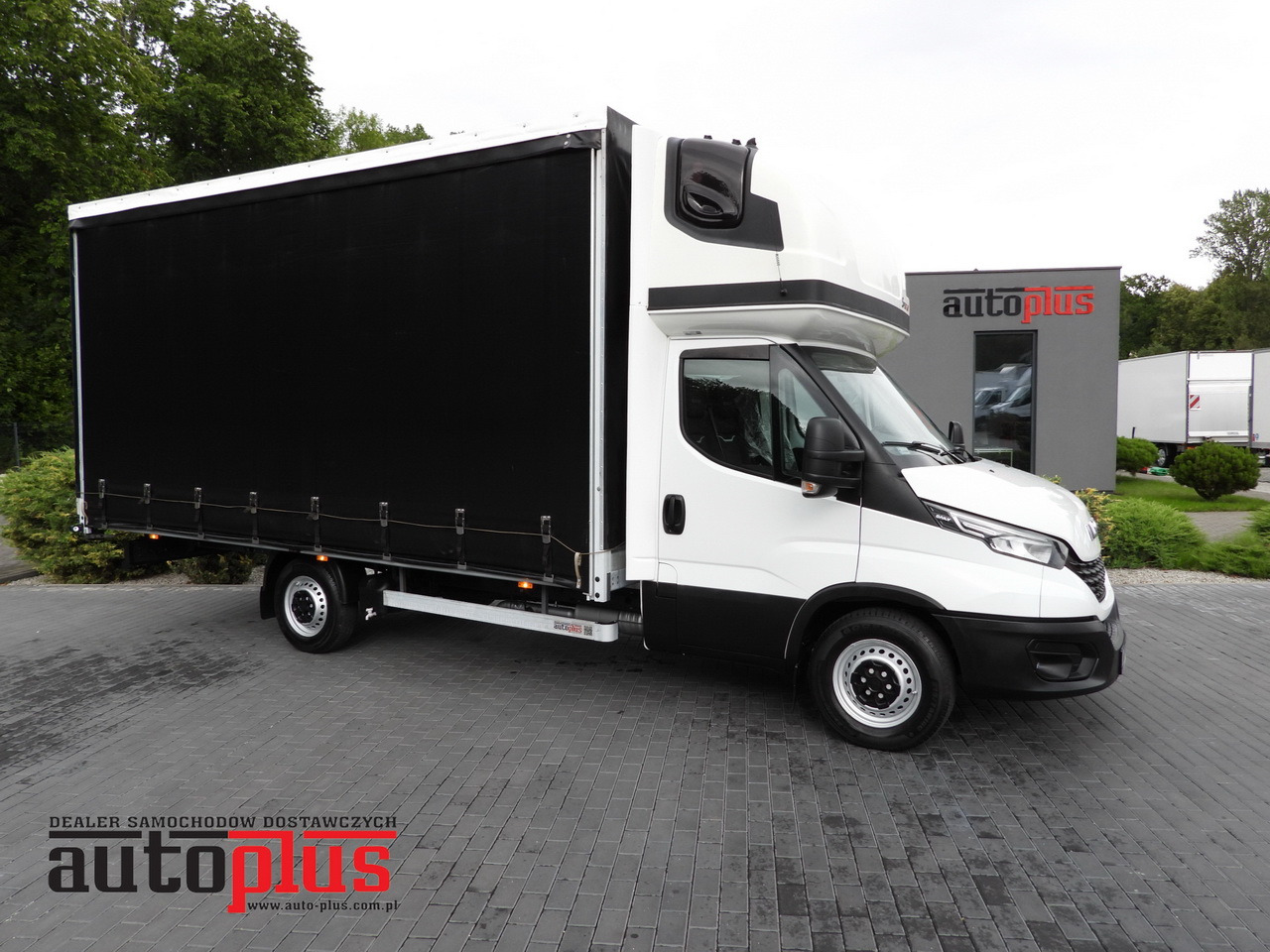 IVECO DAILY 35S18 TARPAULIN 10 PALLETS WEBASTO CRUISE CONTROL NAVIGATION LED LIGHTS AIR CONDITIONING 180HP - Carrinha de lona: foto 1 IVECO DAILY 35S18 TARPAULIN 10 PALLETS WEBASTO CRUISE CONTROL NAVIGATION LED LIGHTS AIR CONDITIONING 180HP - Carrinha de lona: foto 1