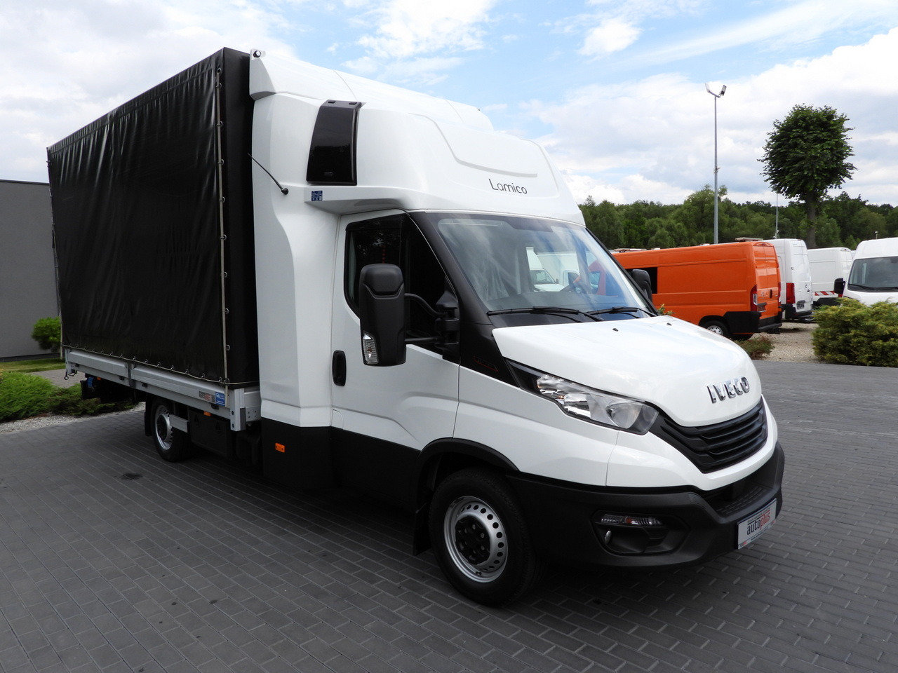 IVECO DAILY 35S18 TARPAULIN LIFT 10 PALLETS WEBASTO CRUISE CONTROL PNEUMATICS AIR CONDITIONING 180HP - Carrinha de lona: foto 4 IVECO DAILY 35S18 TARPAULIN LIFT 10 PALLETS WEBASTO CRUISE CONTROL PNEUMATICS AIR CONDITIONING 180HP - Carrinha de lona: foto 4