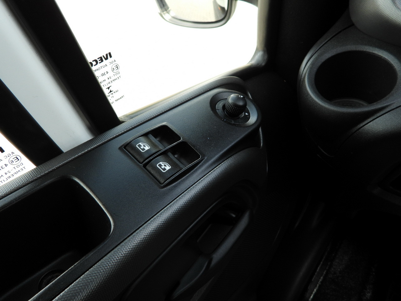 Carrinha de lona IVECO DAILY 35S18 TARPAULIN LIFT 8 PALLETS CRUISE CONTROL AIR CONDITIONING  180HP: foto 36