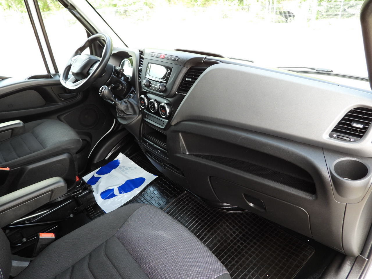 Carrinha de lona IVECO DAILY 35S18 TARPAULIN LIFT 8 PALLETS CRUISE CONTROL AIR CONDITIONING  180HP: foto 46