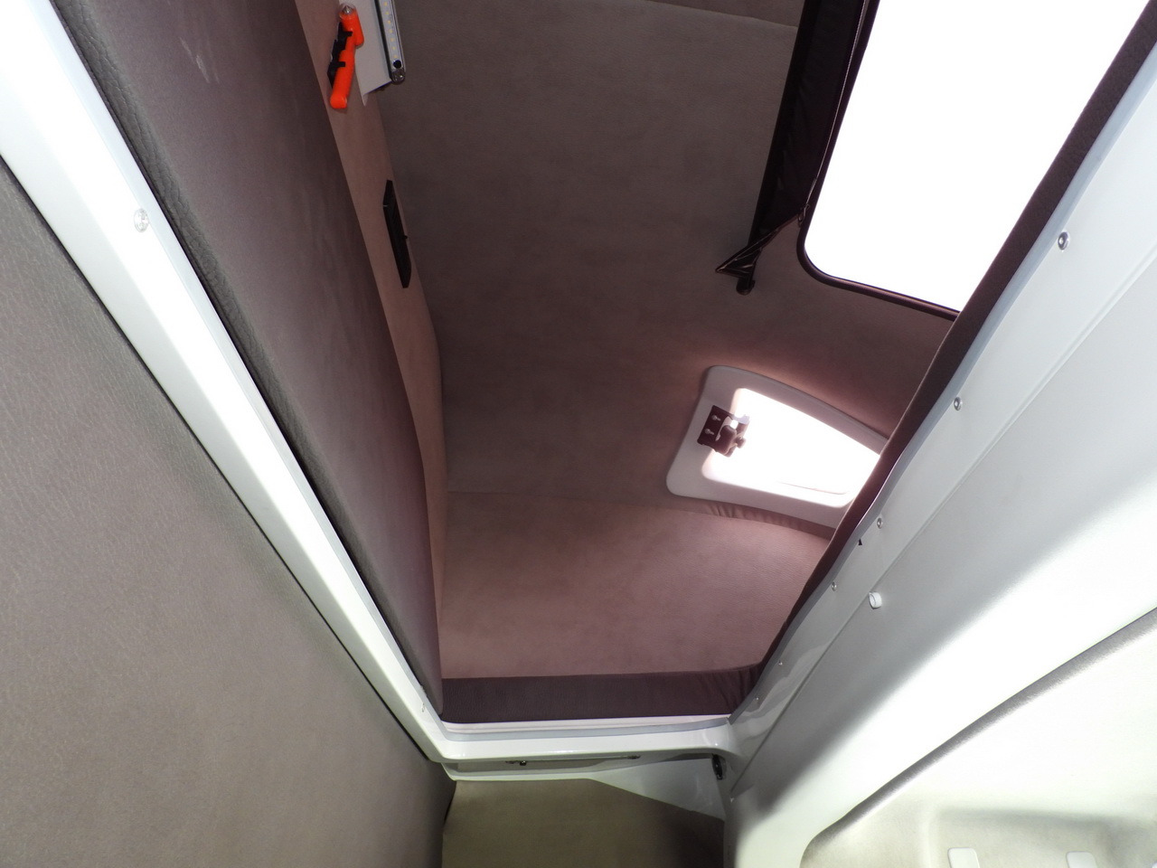 Carrinha de lona IVECO DAILY 35S18 TARPAULIN LIFT 8 PALLETS CRUISE CONTROL AIR CONDITIONING  180HP: foto 49