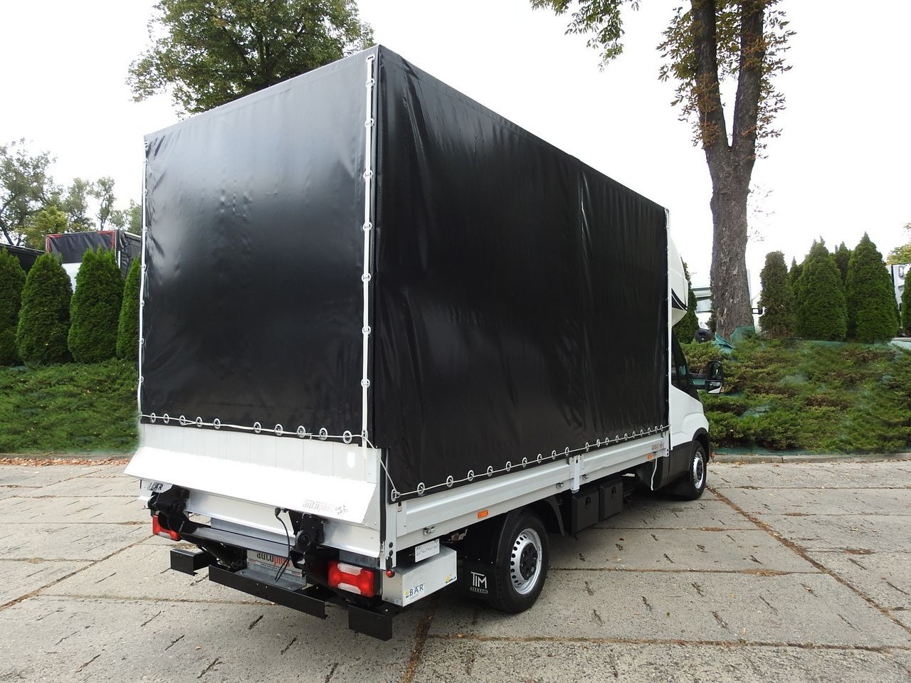 IVECO DAILY 35S18 TARPAULIN LIFT 8 PALLETS CRUISE CONTROL AIR CONDITIONING 180HP - Carrinha de lona: foto 3 IVECO DAILY 35S18 TARPAULIN LIFT 8 PALLETS CRUISE CONTROL AIR CONDITIONING 180HP - Carrinha de lona: foto 3