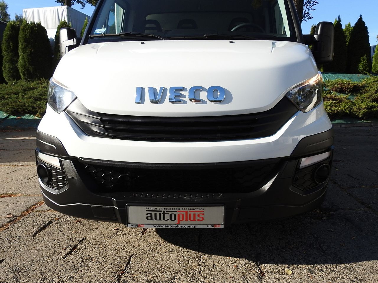 IVECO DAILY 35S18 TARPAULIN LIFT 8 PALLETS CRUISE CONTROL AIR CONDITIONING 180HP - Carrinha de lona: foto 5 IVECO DAILY 35S18 TARPAULIN LIFT 8 PALLETS CRUISE CONTROL AIR CONDITIONING 180HP - Carrinha de lona: foto 5