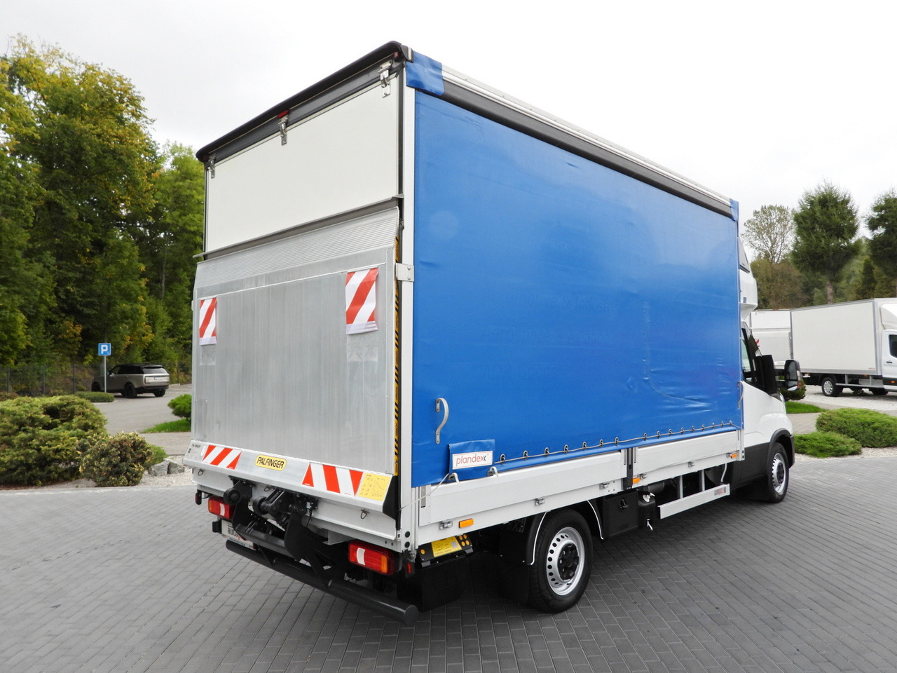 IVECO DAILY 35S18 TARPAULIN LIFT 8 PALLETS WEBASTO CRUISE CONTROL LED LIGHTS AIR CONDITIONING 180HP - Carrinha de lona: foto 3 IVECO DAILY 35S18 TARPAULIN LIFT 8 PALLETS WEBASTO CRUISE CONTROL LED LIGHTS AIR CONDITIONING 180HP - Carrinha de lona: foto 3