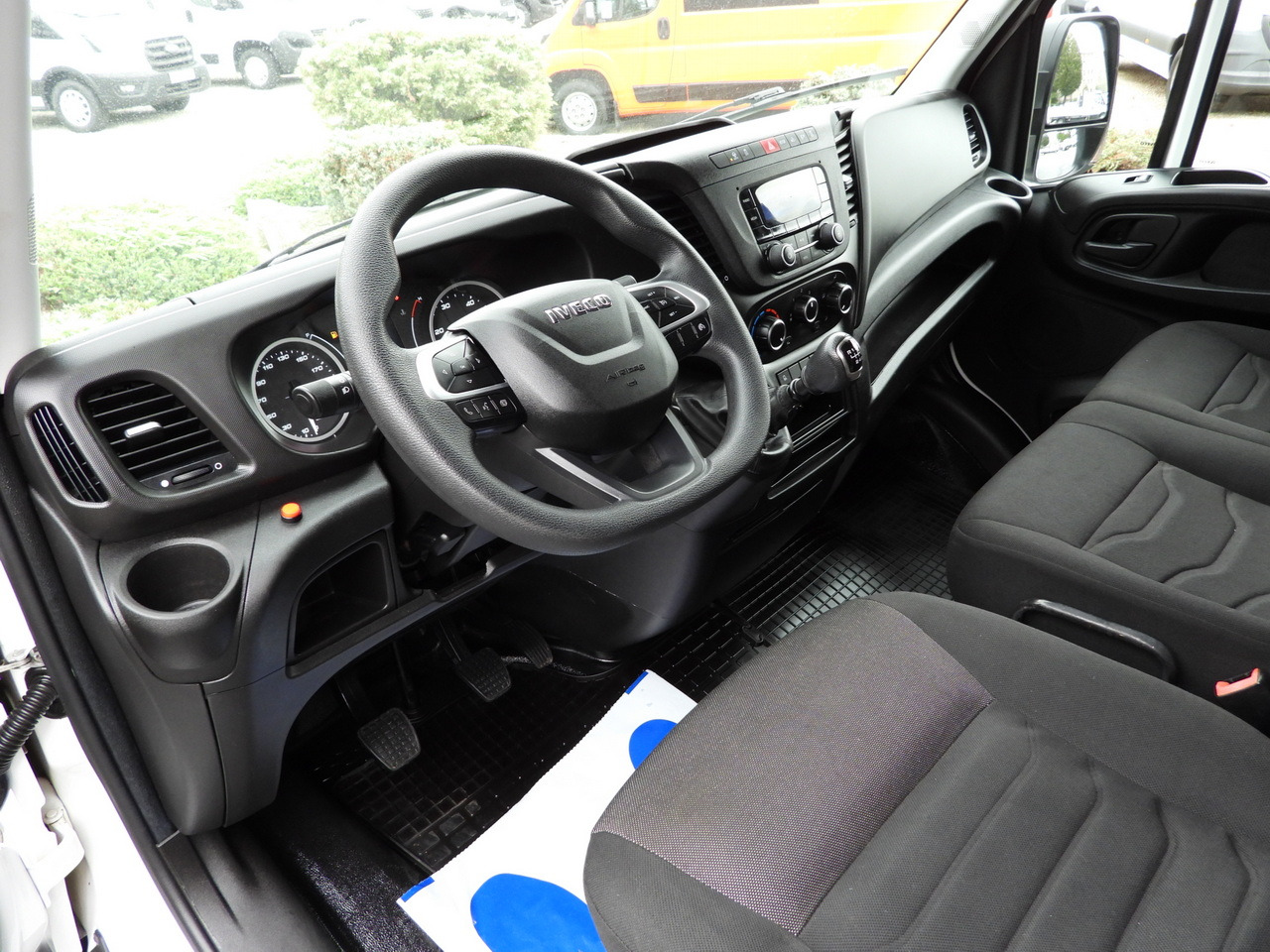 IVECO DAILY 35S18 TARPAULIN LIFT 8 PALLETS WEBASTO CRUISE CONTROL LED LIGHTS AIR CONDITIONING 180HP - Carrinha de lona: foto 2 IVECO DAILY 35S18 TARPAULIN LIFT 8 PALLETS WEBASTO CRUISE CONTROL LED LIGHTS AIR CONDITIONING 180HP - Carrinha de lona: foto 2