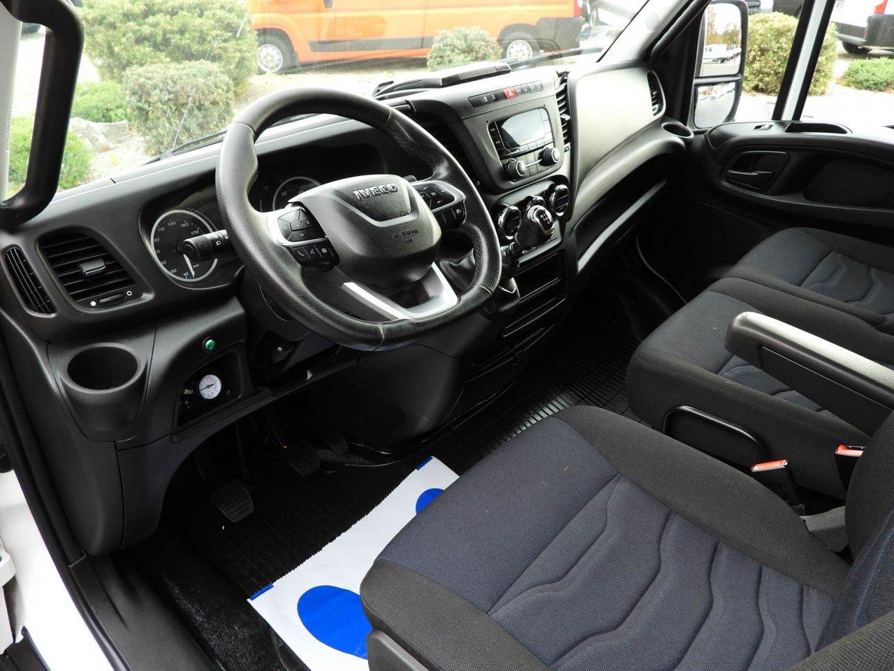 IVECO DAILY 50C17 TARPAULIN 10 PALLETS CRUISE CONTROL PNEUMATICS TWIN WHEELS AIR CONDITIONING 180HP - Carrinha de lona: foto 2 IVECO DAILY 50C17 TARPAULIN 10 PALLETS CRUISE CONTROL PNEUMATICS TWIN WHEELS AIR CONDITIONING 180HP - Carrinha de lona: foto 2