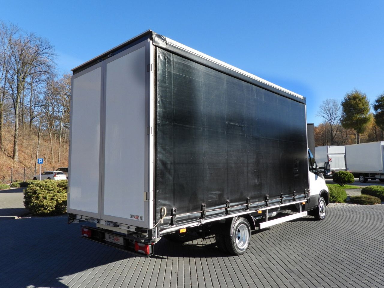 IVECO DAILY 50C17 TARPAULIN 10 PALLETS CRUISE CONTROL TWIN WHEELS AIR CONDITIONING 180HP - Carrinha de lona: foto 3 IVECO DAILY 50C17 TARPAULIN 10 PALLETS CRUISE CONTROL TWIN WHEELS AIR CONDITIONING 180HP - Carrinha de lona: foto 3