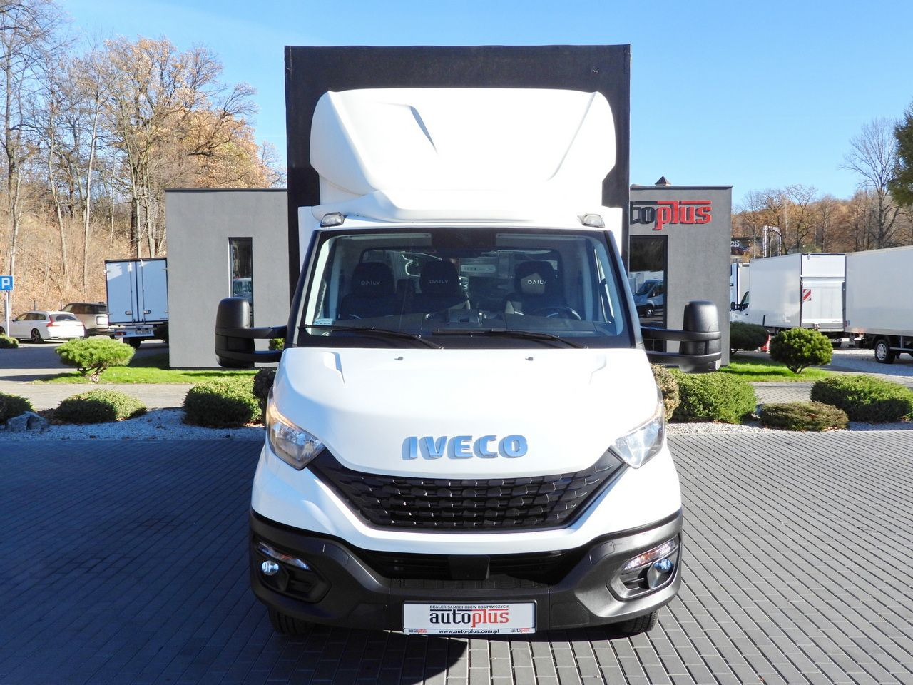 IVECO DAILY 50C17 TARPAULIN 10 PALLETS CRUISE CONTROL TWIN WHEELS AIR CONDITIONING 180HP - Carrinha de lona: foto 5 IVECO DAILY 50C17 TARPAULIN 10 PALLETS CRUISE CONTROL TWIN WHEELS AIR CONDITIONING 180HP - Carrinha de lona: foto 5