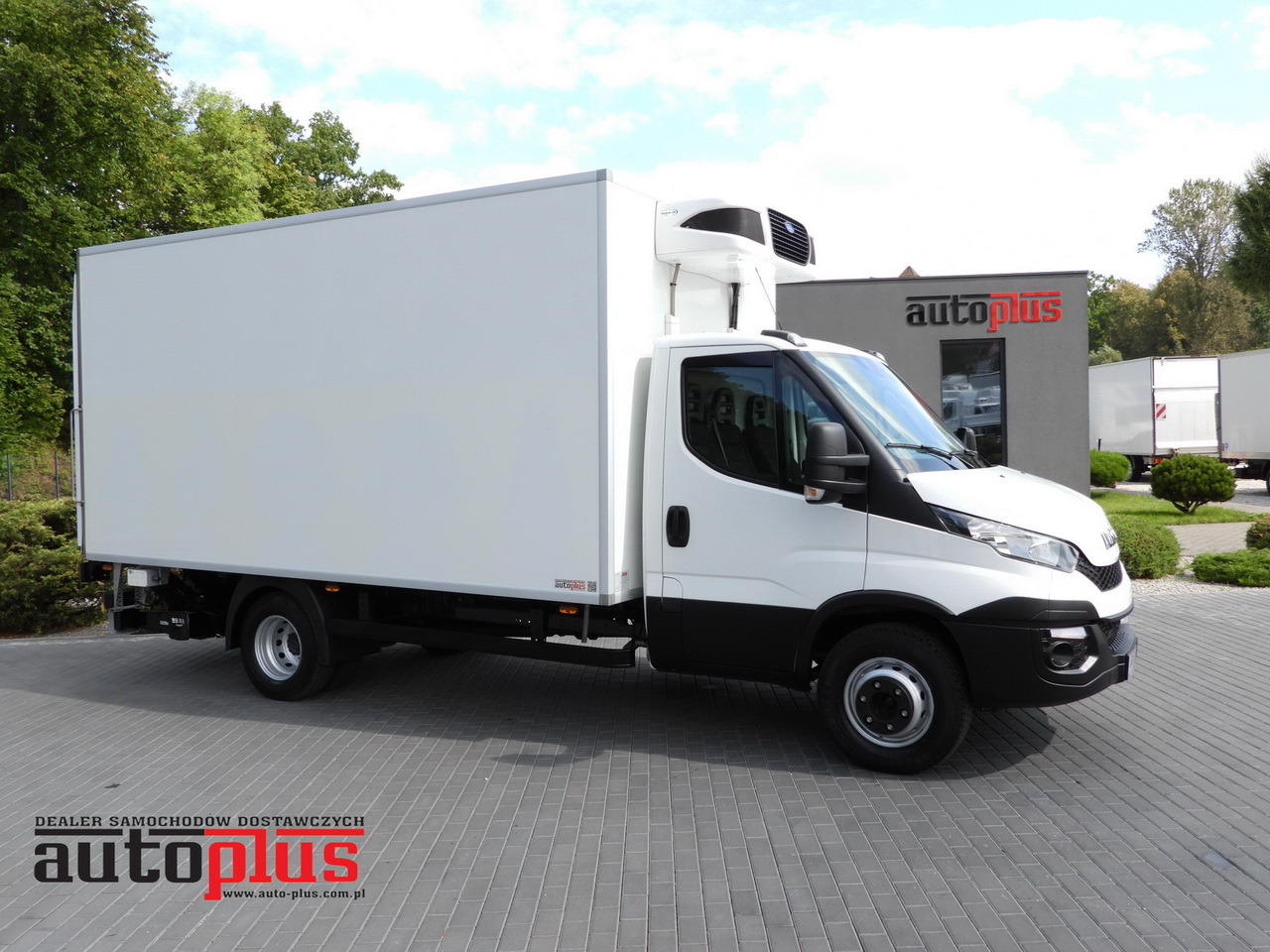 IVECO DAILY 70C17 REFRIGERATOR 1*C LIFT 10 PALLETS POWER SUPPLY 230V CRUISE CONTROL AIR CONDITIONING PNEUMATICS AUTOMATIC TRANSMISSION HI-MATIC TWIN WHEELS 170HP - Camião frigorífico: foto 1 IVECO DAILY 70C17 REFRIGERATOR 1*C LIFT 10 PALLETS POWER SUPPLY 230V CRUISE CONTROL AIR CONDITIONING PNEUMATICS AUTOMATIC TRANSMISSION HI-MATIC TWIN WHEELS 170HP - Camião frigorífico: foto 1