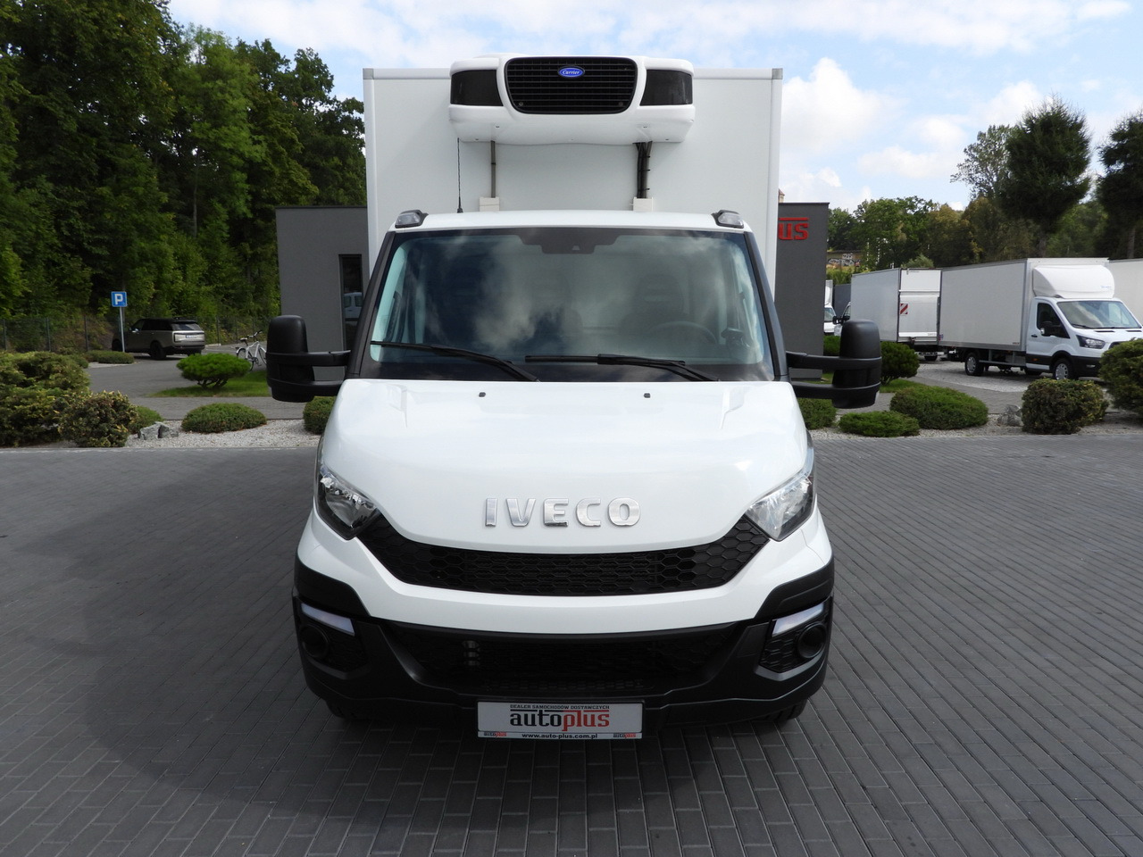 IVECO DAILY 70C17 REFRIGERATOR 1*C LIFT 10 PALLETS POWER SUPPLY 230V CRUISE CONTROL AIR CONDITIONING PNEUMATICS AUTOMATIC TRANSMISSION HI-MATIC TWIN WHEELS 170HP - Camião frigorífico: foto 5 IVECO DAILY 70C17 REFRIGERATOR 1*C LIFT 10 PALLETS POWER SUPPLY 230V CRUISE CONTROL AIR CONDITIONING PNEUMATICS AUTOMATIC TRANSMISSION HI-MATIC TWIN WHEELS 170HP - Camião frigorífico: foto 5