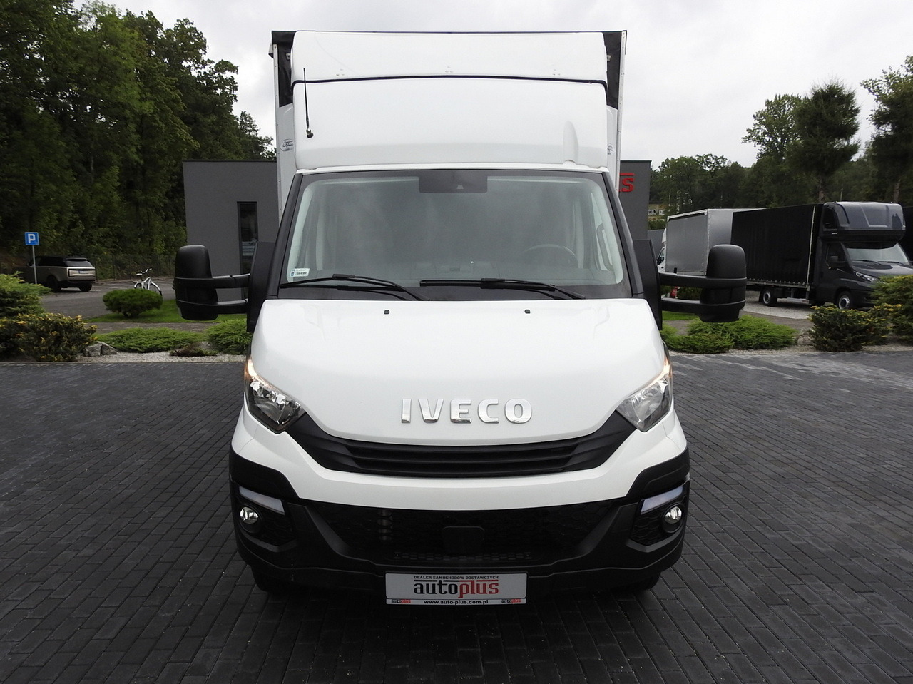 IVECO DAILY 70C18 TARPAULIN LIFT 12 PALLETS WEBASTO CRUISE CONTROL TWIN WHEELS AIR CONDITIONING 180HP - Carrinha de lona: foto 5 IVECO DAILY 70C18 TARPAULIN LIFT 12 PALLETS WEBASTO CRUISE CONTROL TWIN WHEELS AIR CONDITIONING 180HP - Carrinha de lona: foto 5