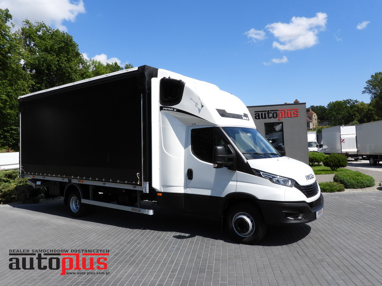 IVECO DAILY 70C18 TARPAULIN LIFT 14 PALLETS WEBASTO CRUISE CONTROL LED LIGHTS TWIN WHEELS AIR CONDITIONING 180HP - Carrinha de lona: foto 1 IVECO DAILY 70C18 TARPAULIN LIFT 14 PALLETS WEBASTO CRUISE CONTROL LED LIGHTS TWIN WHEELS AIR CONDITIONING 180HP - Carrinha de lona: foto 1