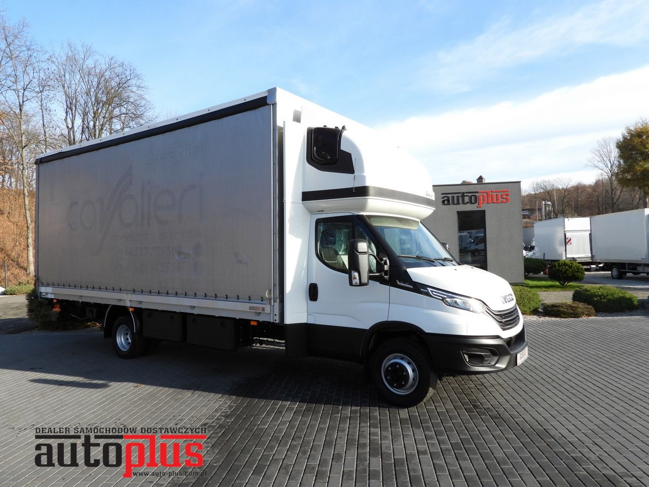 IVECO DAILY 70C18 TARPAULIN LIFT 16 PALLETS WEBASTO CRUISE CONTROL NAVIGATION LED LIGHTS PNEUMATICS AUTOMATIC TRANSMISSION HI-MATIC TWIN WHEELS AIR CONDITIONING 180HP - Camião de lona: foto 1 IVECO DAILY 70C18 TARPAULIN LIFT 16 PALLETS WEBASTO CRUISE CONTROL NAVIGATION LED LIGHTS PNEUMATICS AUTOMATIC TRANSMISSION HI-MATIC TWIN WHEELS AIR CONDITIONING 180HP - Camião de lona: foto 1