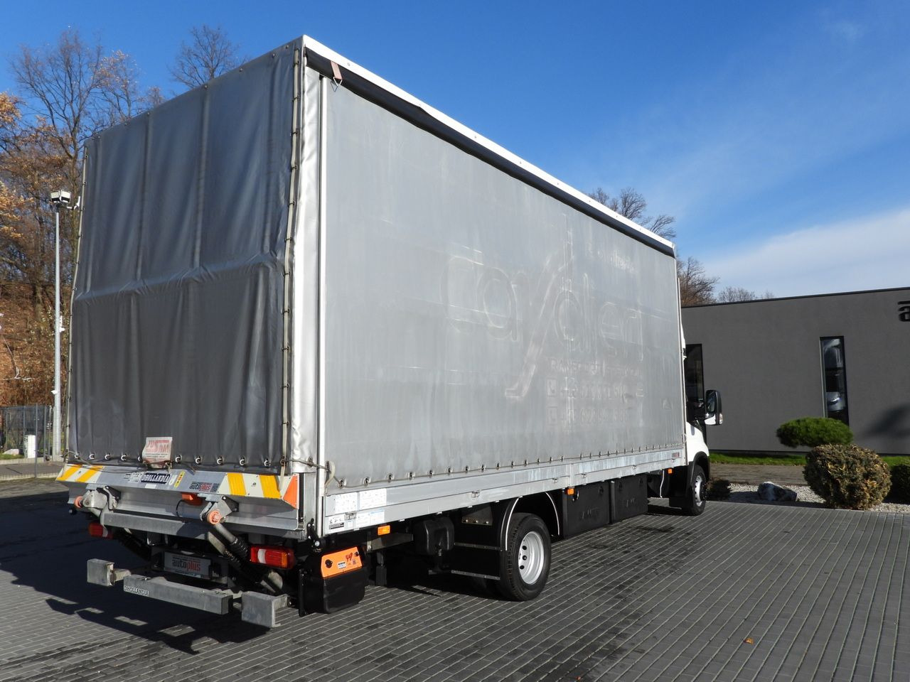 IVECO DAILY 70C18 TARPAULIN LIFT 16 PALLETS WEBASTO CRUISE CONTROL NAVIGATION LED LIGHTS PNEUMATICS AUTOMATIC TRANSMISSION HI-MATIC TWIN WHEELS AIR CONDITIONING 180HP - Camião de lona: foto 3 IVECO DAILY 70C18 TARPAULIN LIFT 16 PALLETS WEBASTO CRUISE CONTROL NAVIGATION LED LIGHTS PNEUMATICS AUTOMATIC TRANSMISSION HI-MATIC TWIN WHEELS AIR CONDITIONING 180HP - Camião de lona: foto 3
