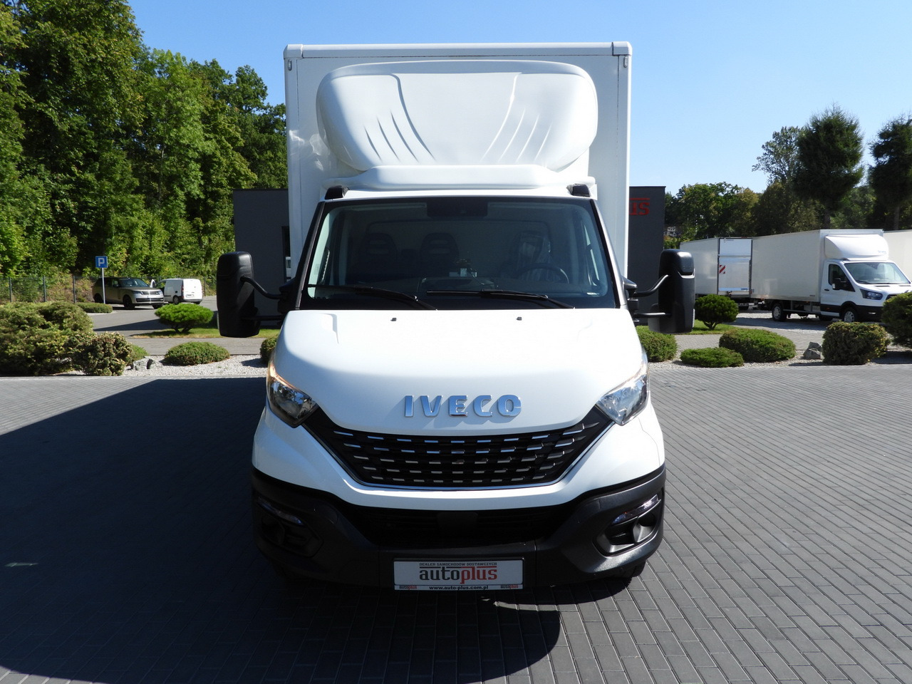 IVECO DAILY 72C18 LIFT 14 PALLETS CRUISE CONTROL PNEUMATICS AUTOMATIC TRANSMISSION HI-MATIC TWIN WHEELS AIR CONDITIONING 180HP - Camião furgão: foto 5 IVECO DAILY 72C18 LIFT 14 PALLETS CRUISE CONTROL PNEUMATICS AUTOMATIC TRANSMISSION HI-MATIC TWIN WHEELS AIR CONDITIONING 180HP - Camião furgão: foto 5